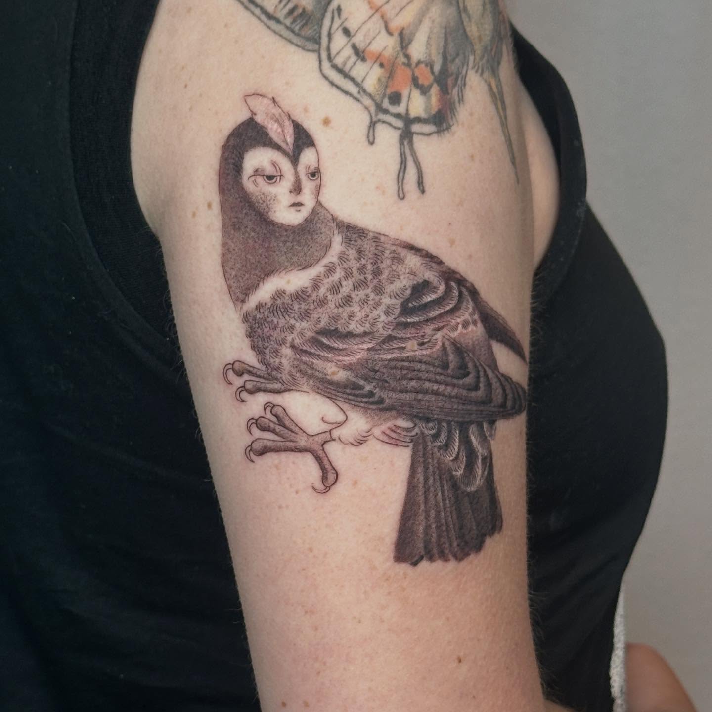 Owl black and grey tattoo on the forearm by ɪᴍᴏɢᴇɴ 🏳️🌈 sᴇᴀᴛᴛʟᴇ ᴛᴀᴛᴛᴏᴏ ᴀʀᴛɪsᴛ, Seattle, Washington