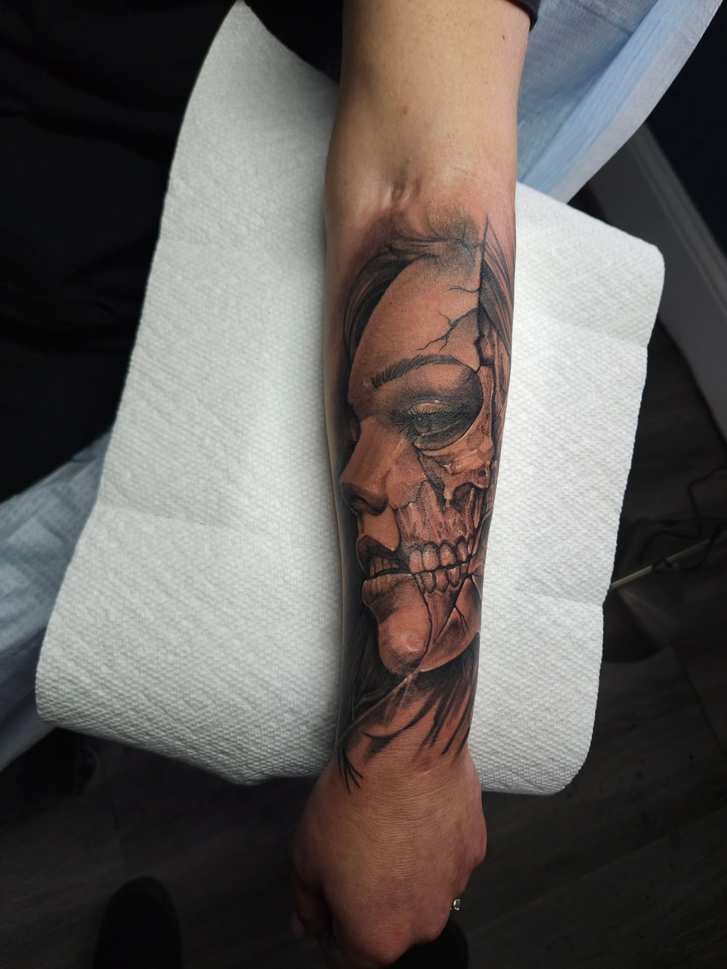 Human skull realism tattoo on the forearm by German Romero-Rendon