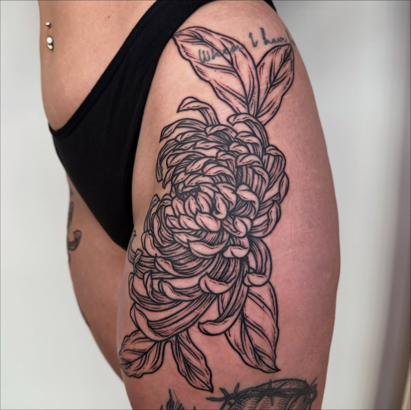 Chrysanthemum black and grey tattoo on the thigh by rosalie