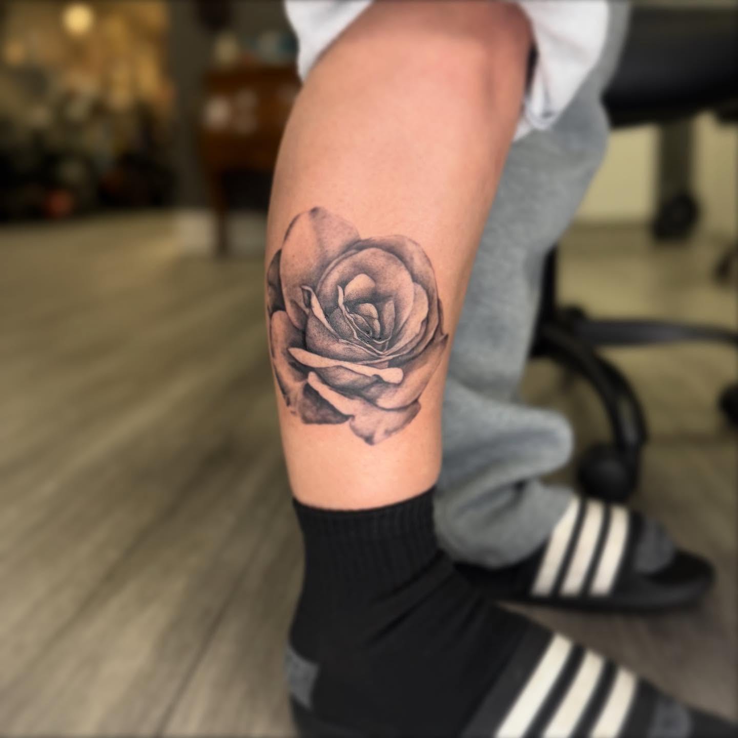 Rose black and grey tattoo on the leg by Jocelyn