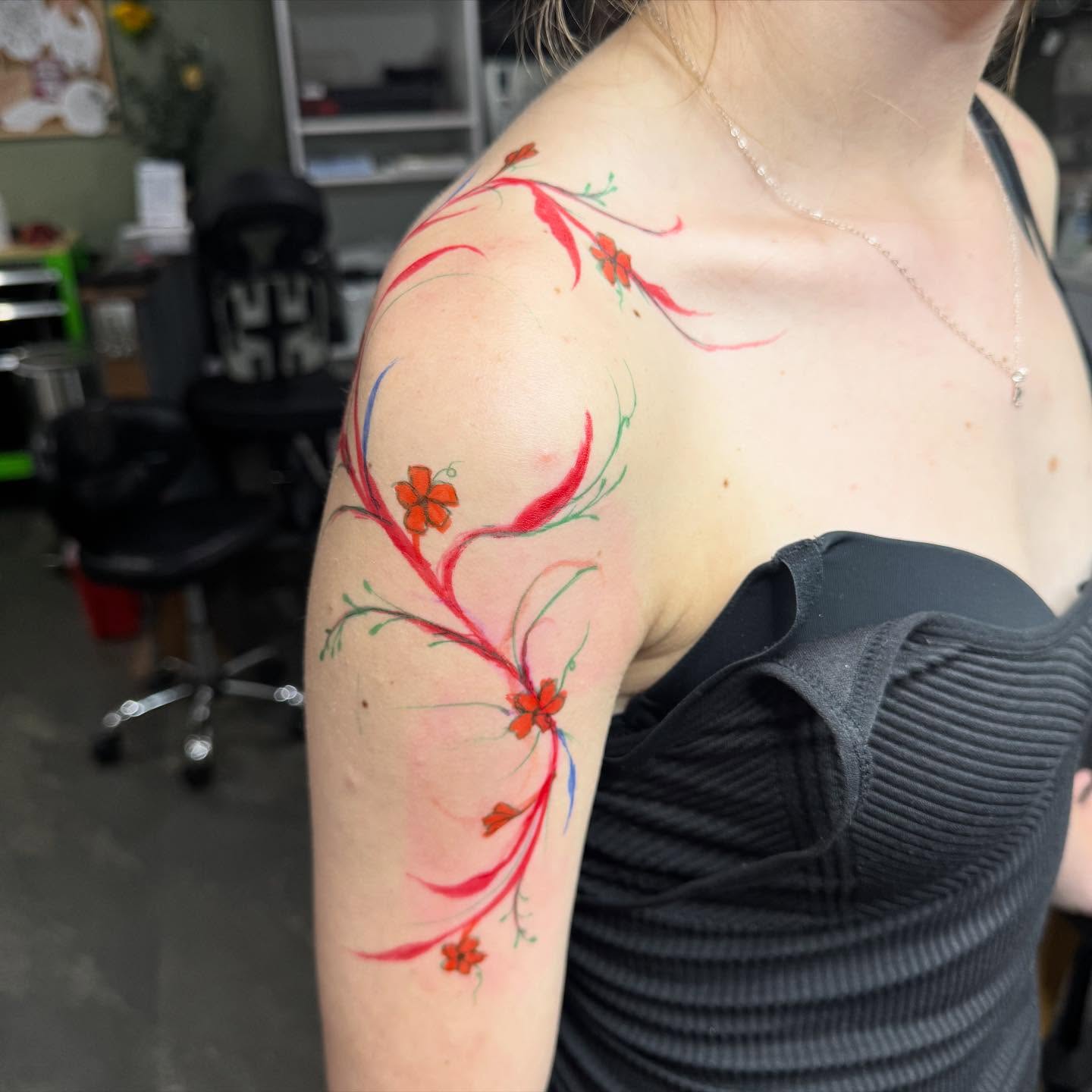 Floral design watercolor tattoo on the shoulder by 𝕷𝖊𝖝𝖎 𝕽𝖚𝖓𝖞𝖔𝖓
