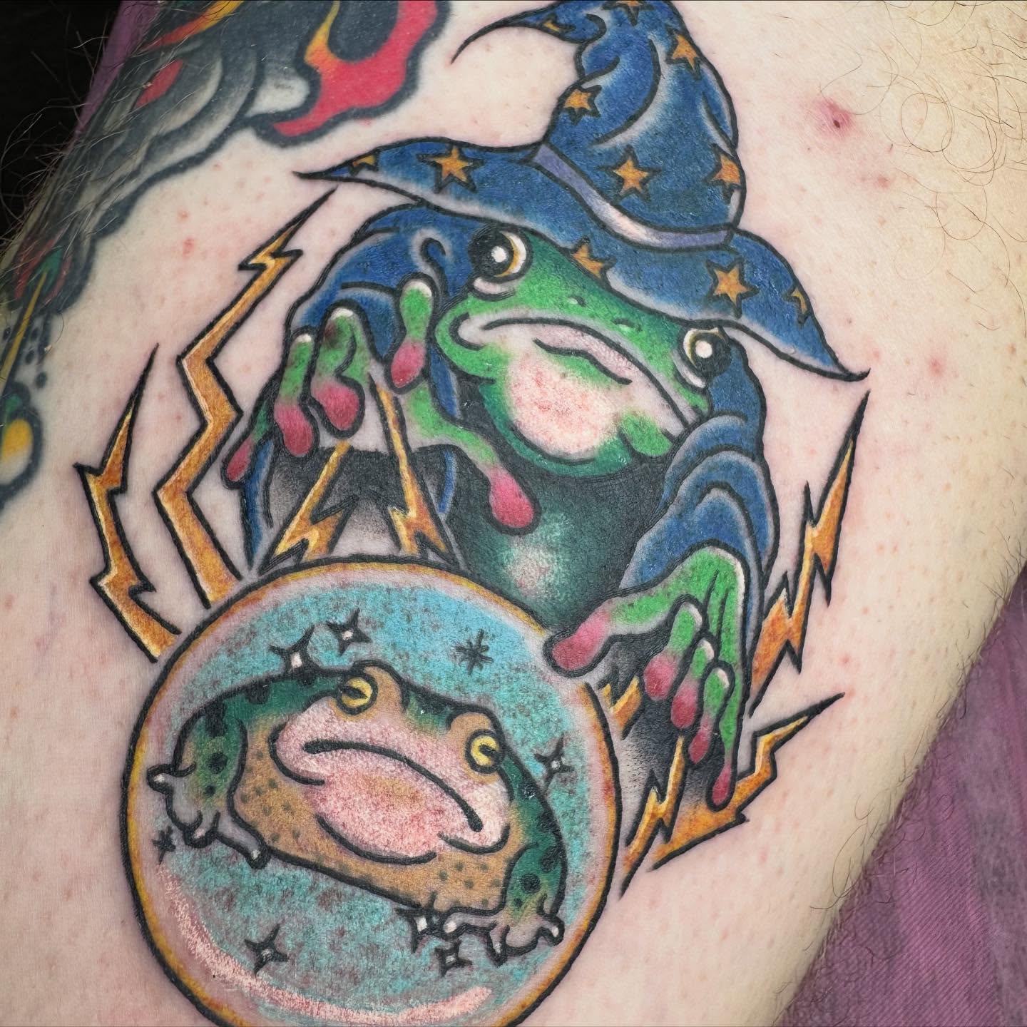 Wizard frog American traditional tattoo on the upper arm by 𝕷𝖊𝖝𝖎 𝕽𝖚𝖓𝖞𝖔𝖓