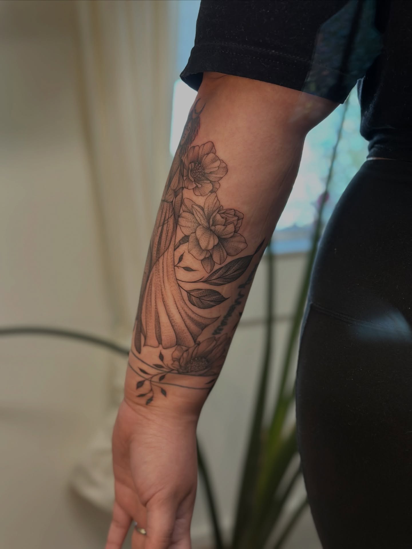 Floral bouquet black and grey tattoo on the forearm by ๐
๐๐๐๐๐ ๐๐๐๐๐๐