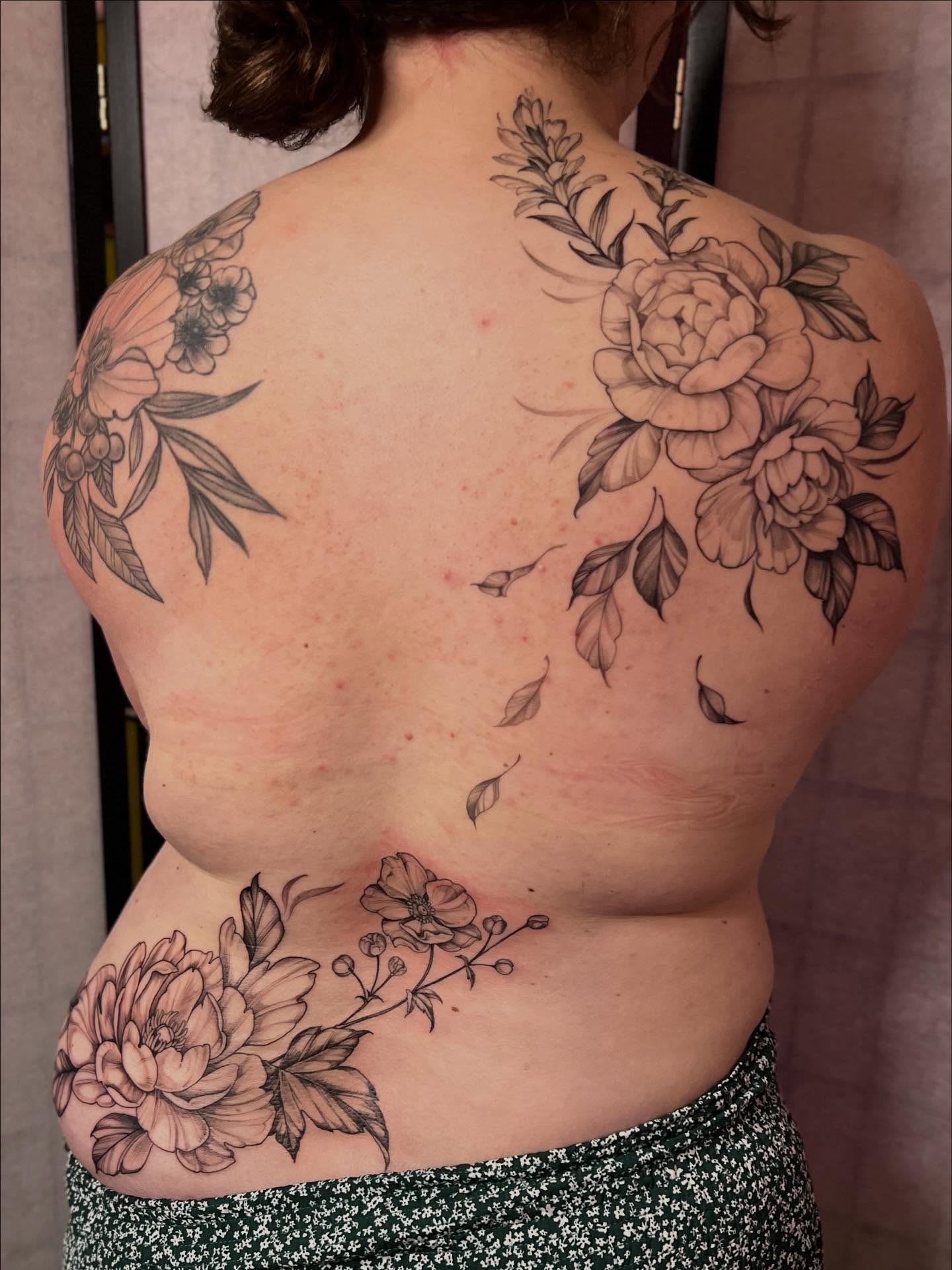 Tattoo by @zoeloutattoo — black_and_grey