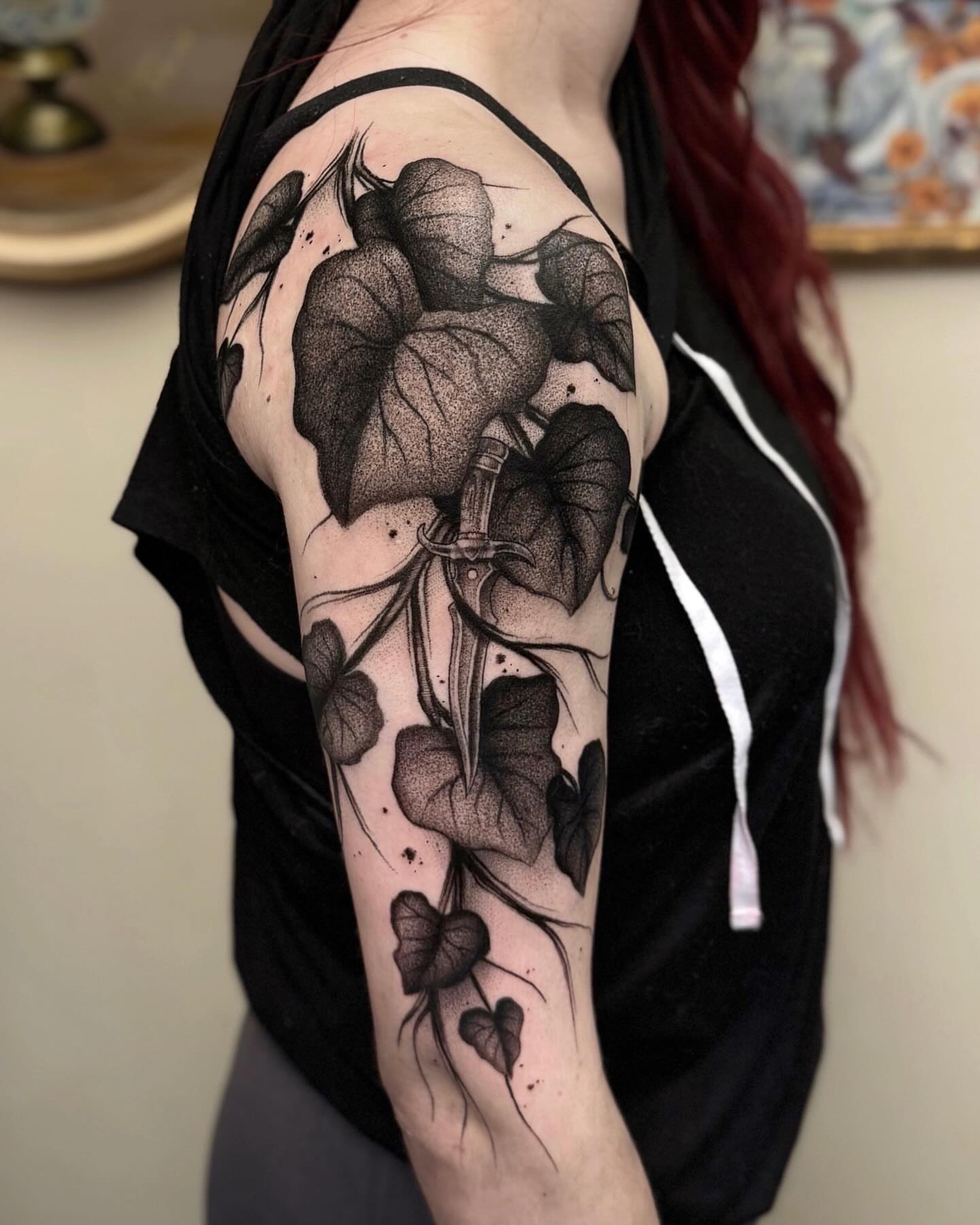 Ivy leaves dotwork tattoo on the upper arm by jada
