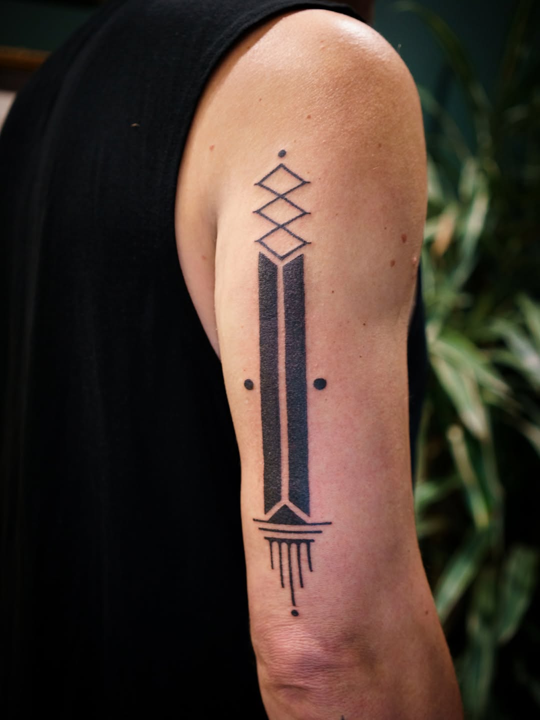 Abstract geometric design geometric tattoo on the forearm by 思Stacy