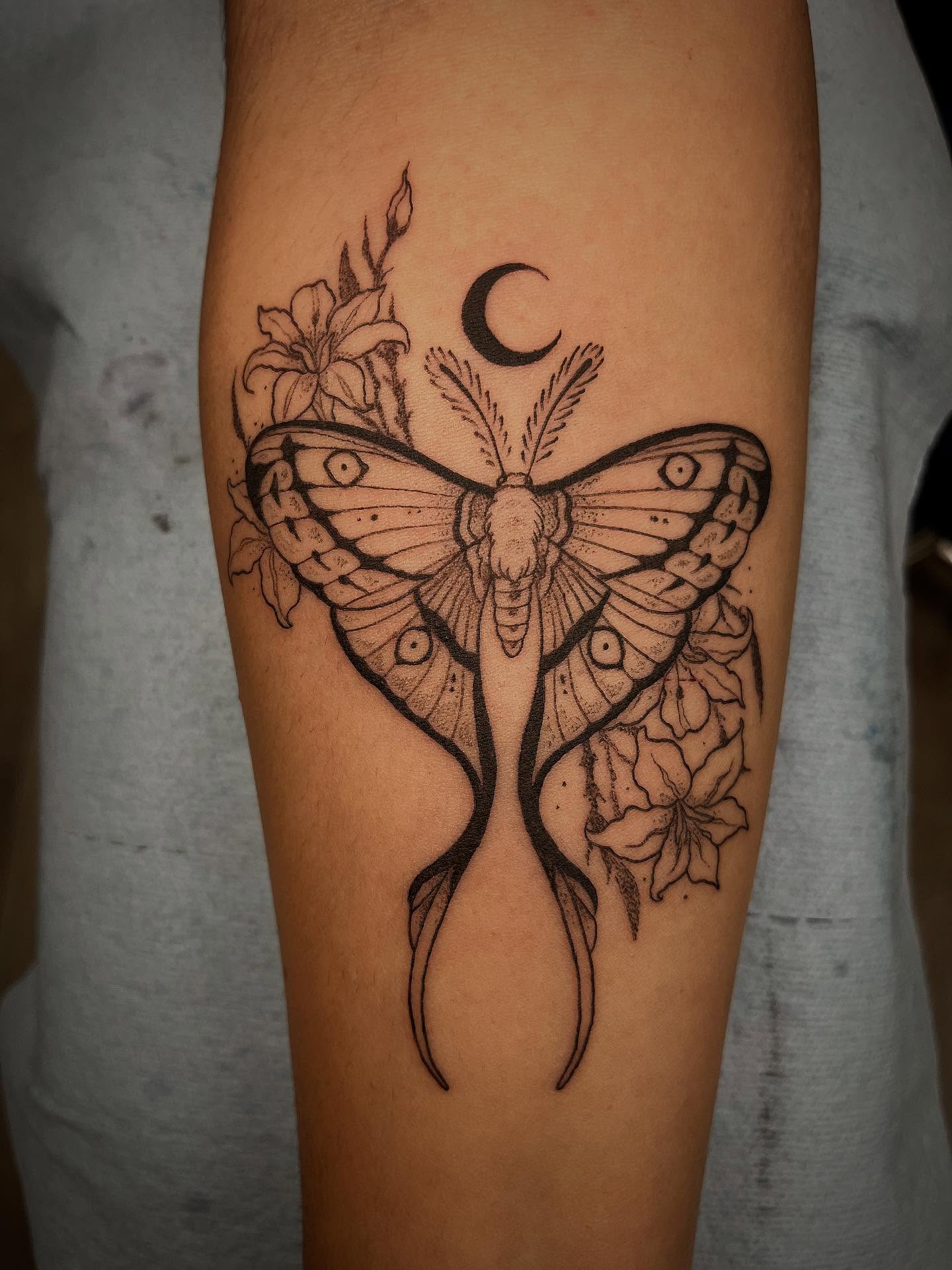 Moth and flowers realism tattoo on the forearm by Peach ๐, Portland, Oregon