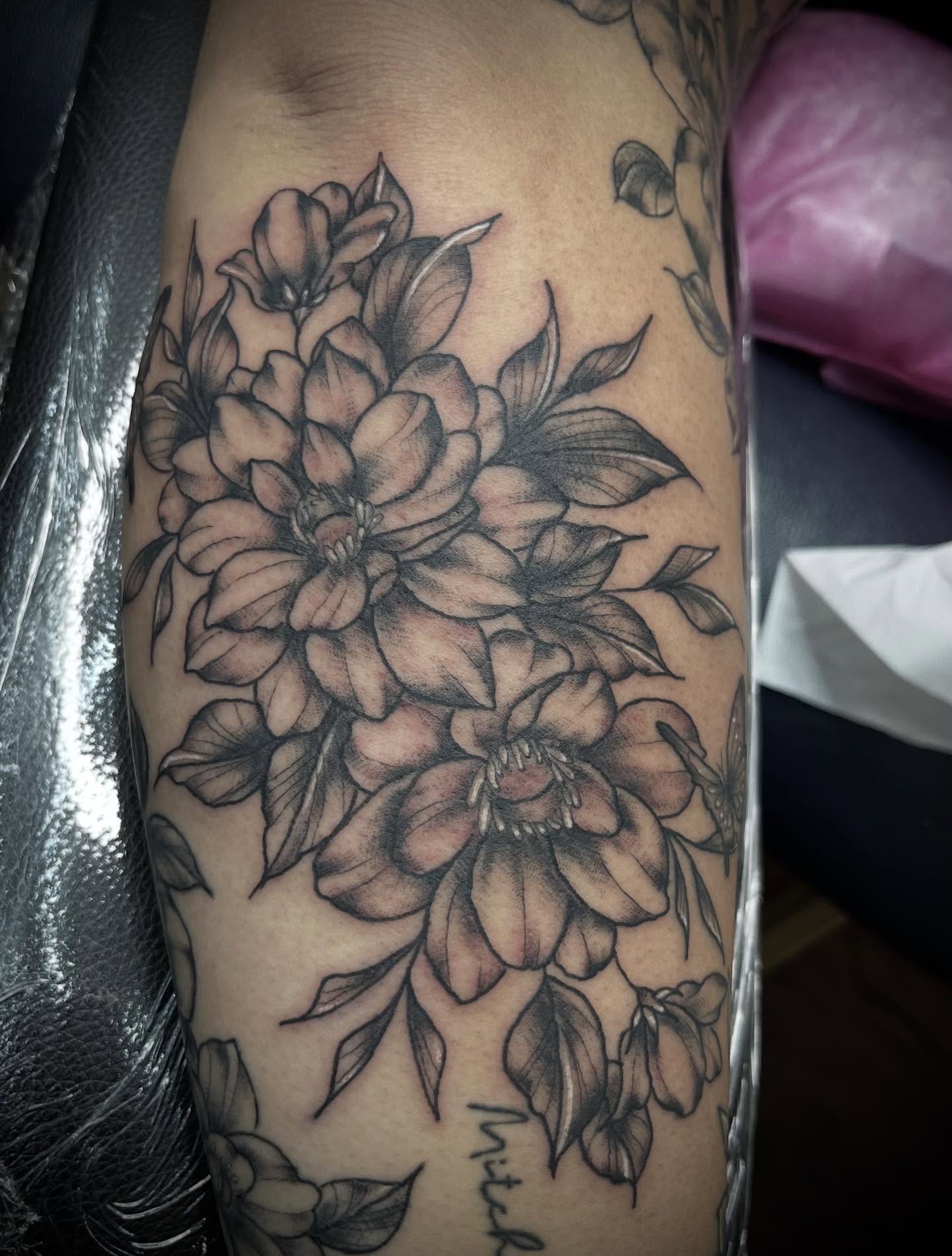 Tattoo by @jesscorinnetattoo — black_and_grey