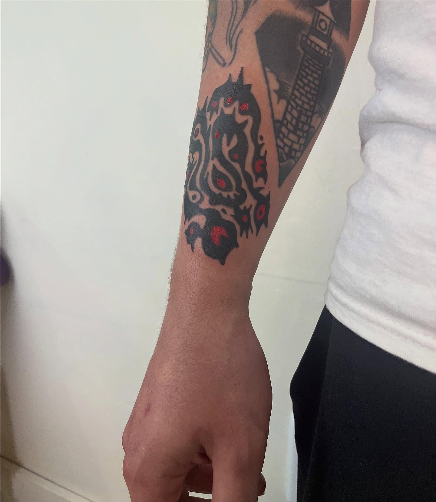 Serpent neo-traditional tattoo on the forearm by luce elias :
