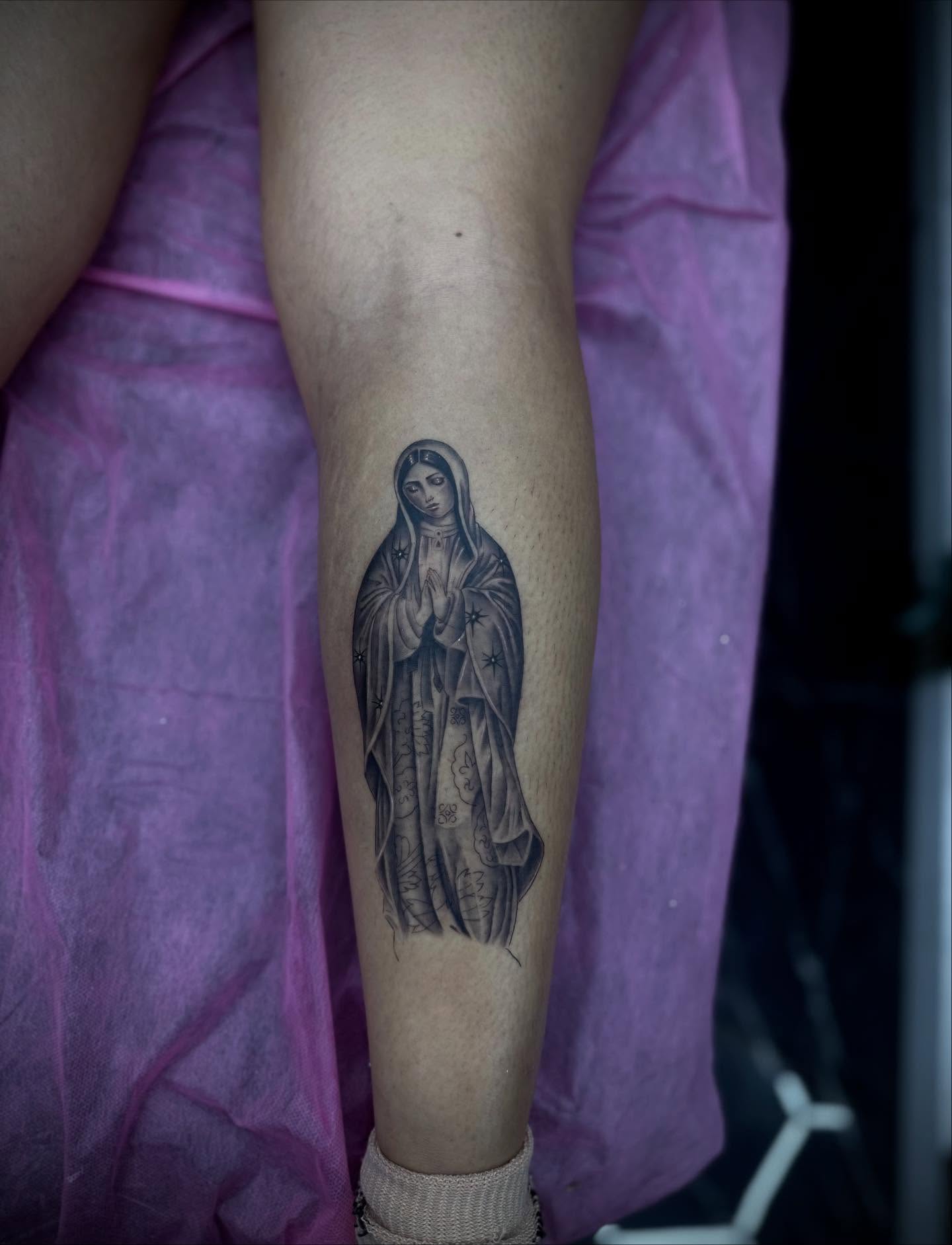 Tattoo by @fuxwithamber β black_and_grey, realism