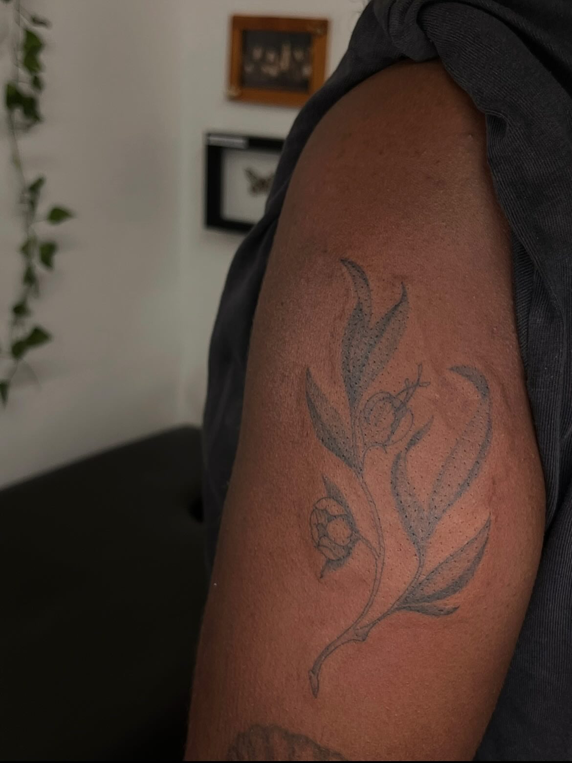 Floral black and grey tattoo on the upper arm by Luna 🌙