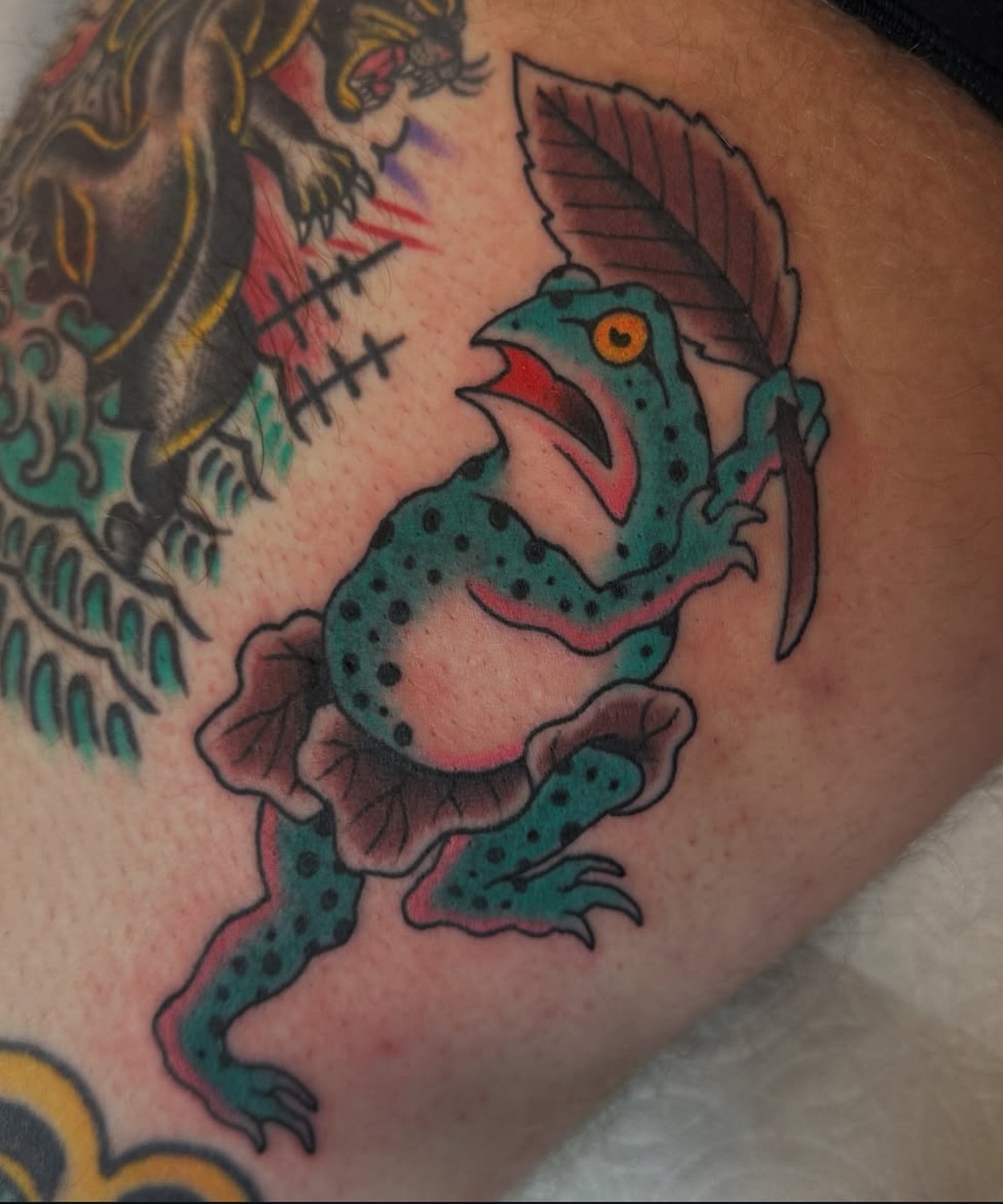 Frog American traditional tattoo on the thigh by Daniel Skillingstead
