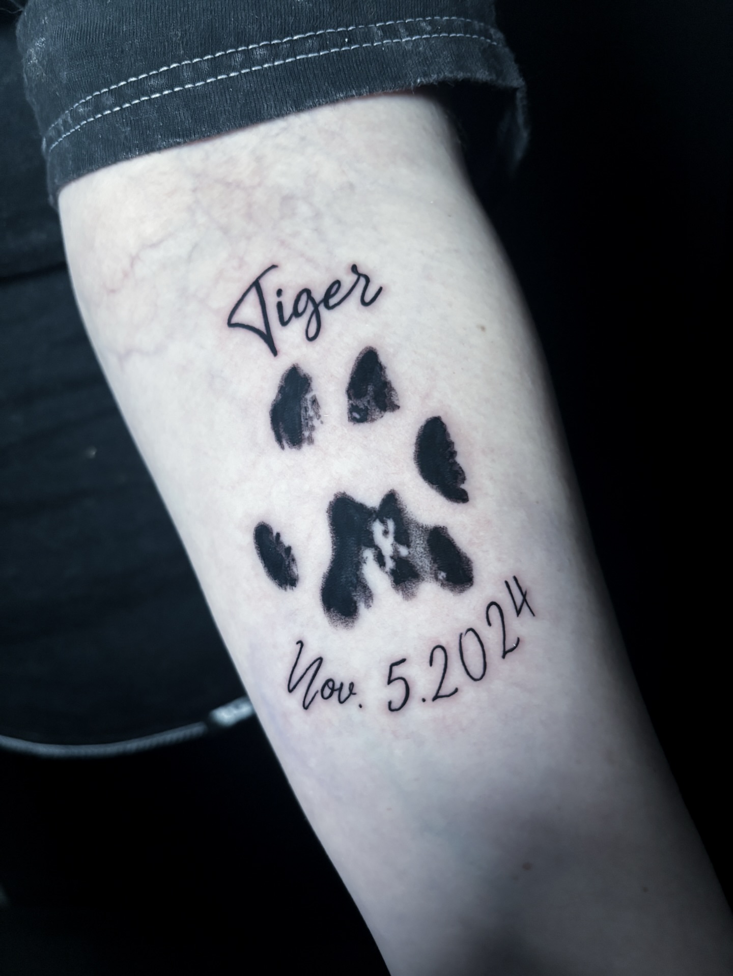 Tattoo by @noahdangink — black_and_grey
