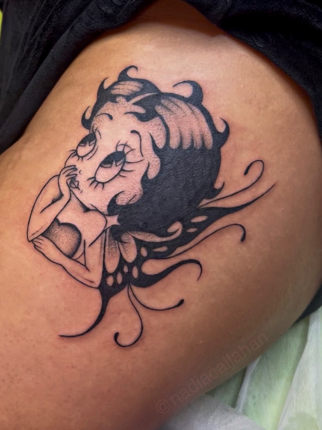 Betty boop black and grey tattoo on the thigh by Nadia ★