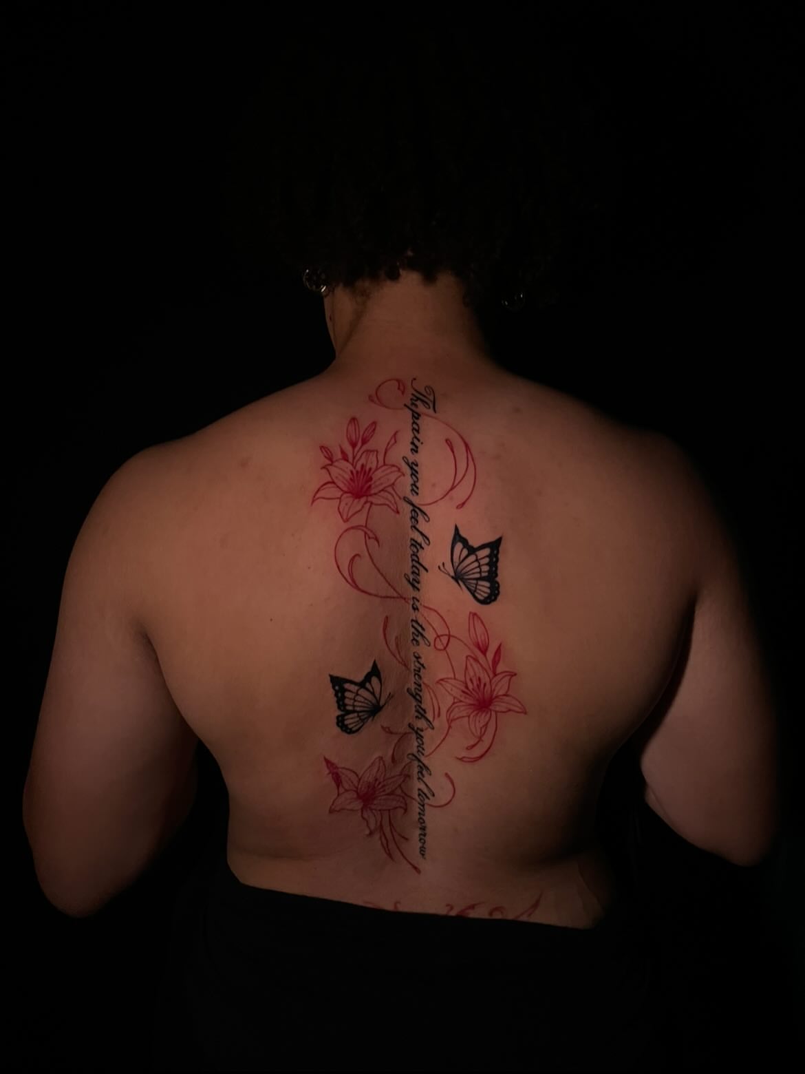 Flowers and butterflies new school tattoo on the back by 𝕲𝖗𝖆𝖈𝖊 🥀 ᴛᴀᴛᴛᴏᴏ