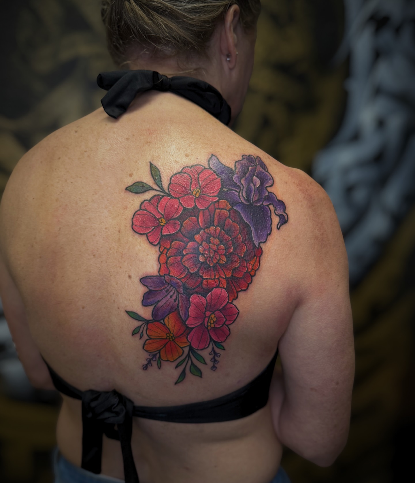 Flower bouquet new school tattoo on the back by ♡ 𝒜𝓂𝒾𝓃𝒶 𝐵𝒽𝒶𝓉𝓉𝒾 ♡