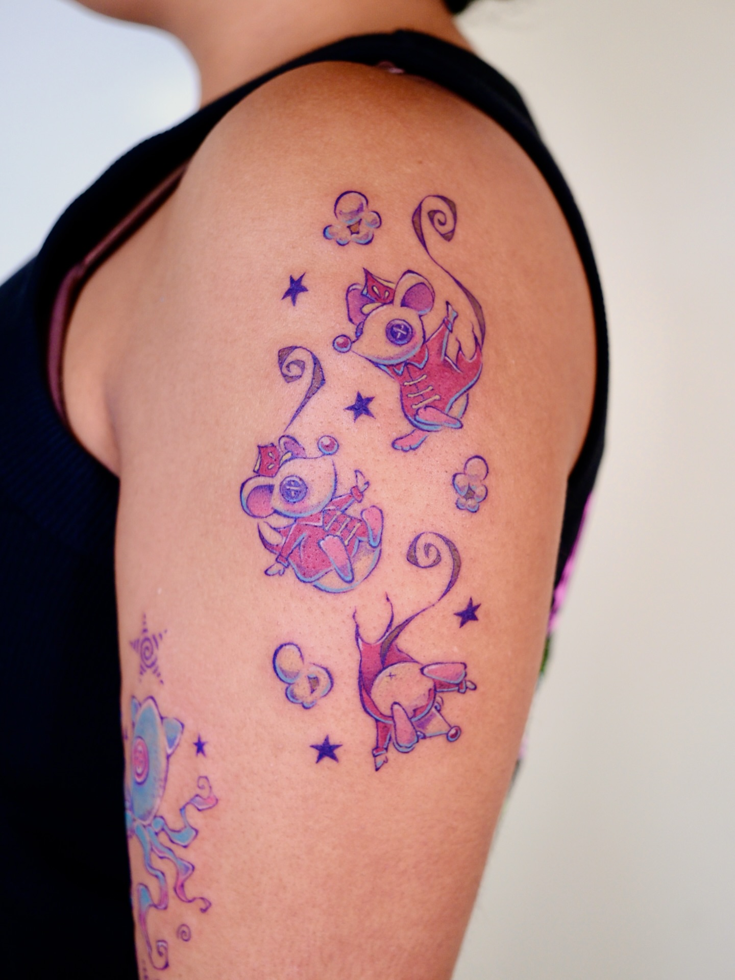 Mice and stars dotwork tattoo on the shoulder by ââŪ. Ý ðķðð―ððð âðĶđËâ seattle tattoo artist, Seattle, Washington