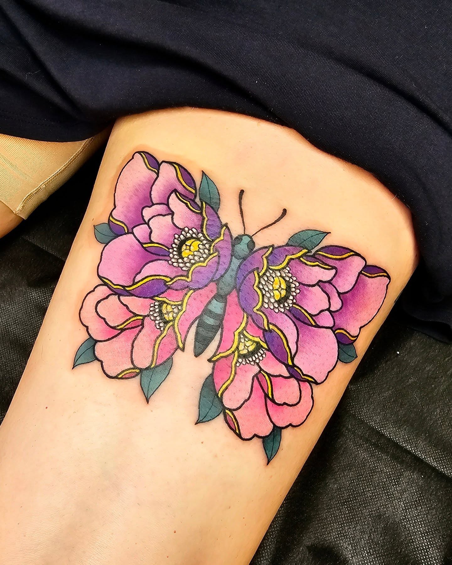 Tattoo by @makluvintattoos — new_school, watercolor