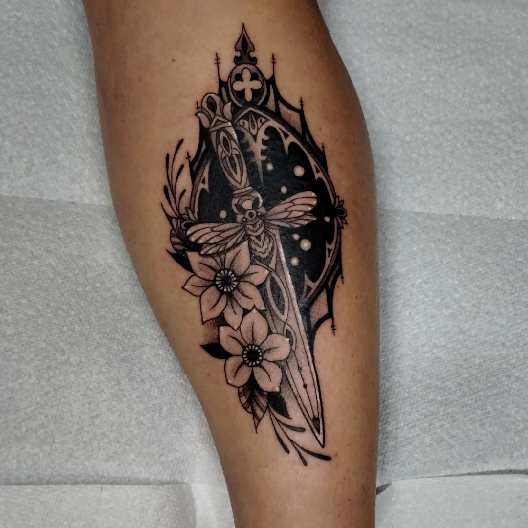 Tattoo by @wren.m.a.d.d β black_and_grey, geometric