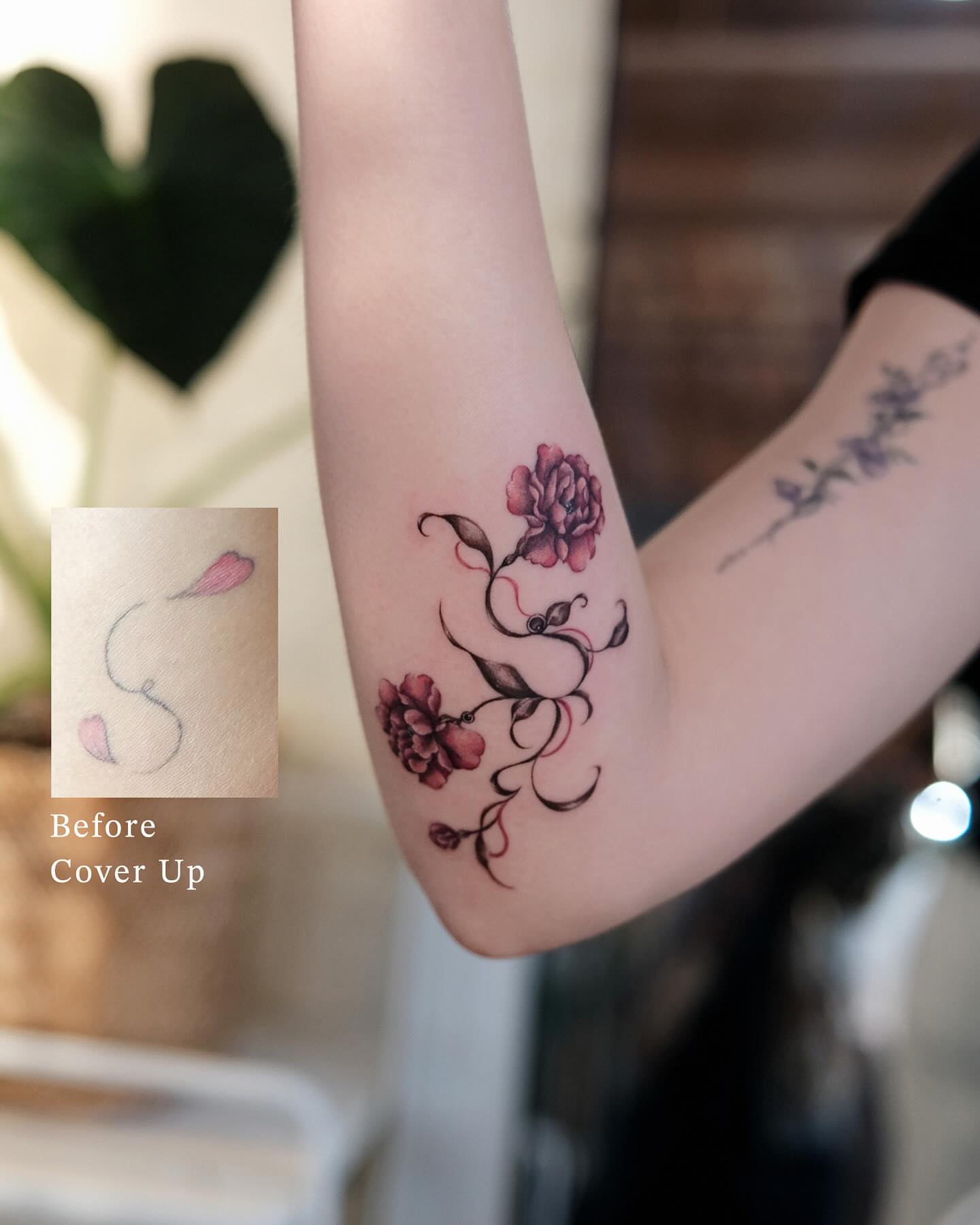 Floral vine new school tattoo on the forearm by 애박 ⋆⁺₊ ₊⁺⋆ Aebak