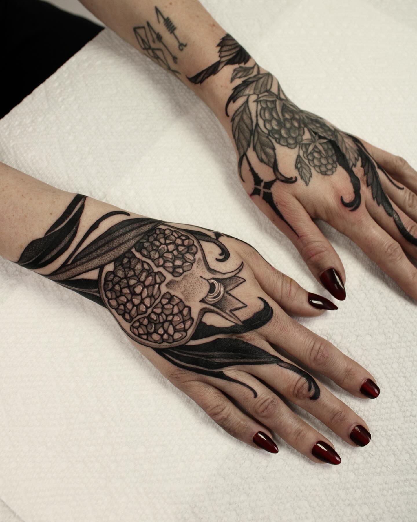 Tattoo by @hethtattoos — black_and_grey