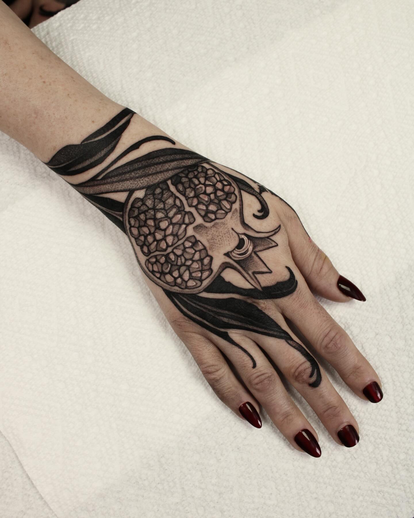Tattoo by @hethtattoos — black_and_grey