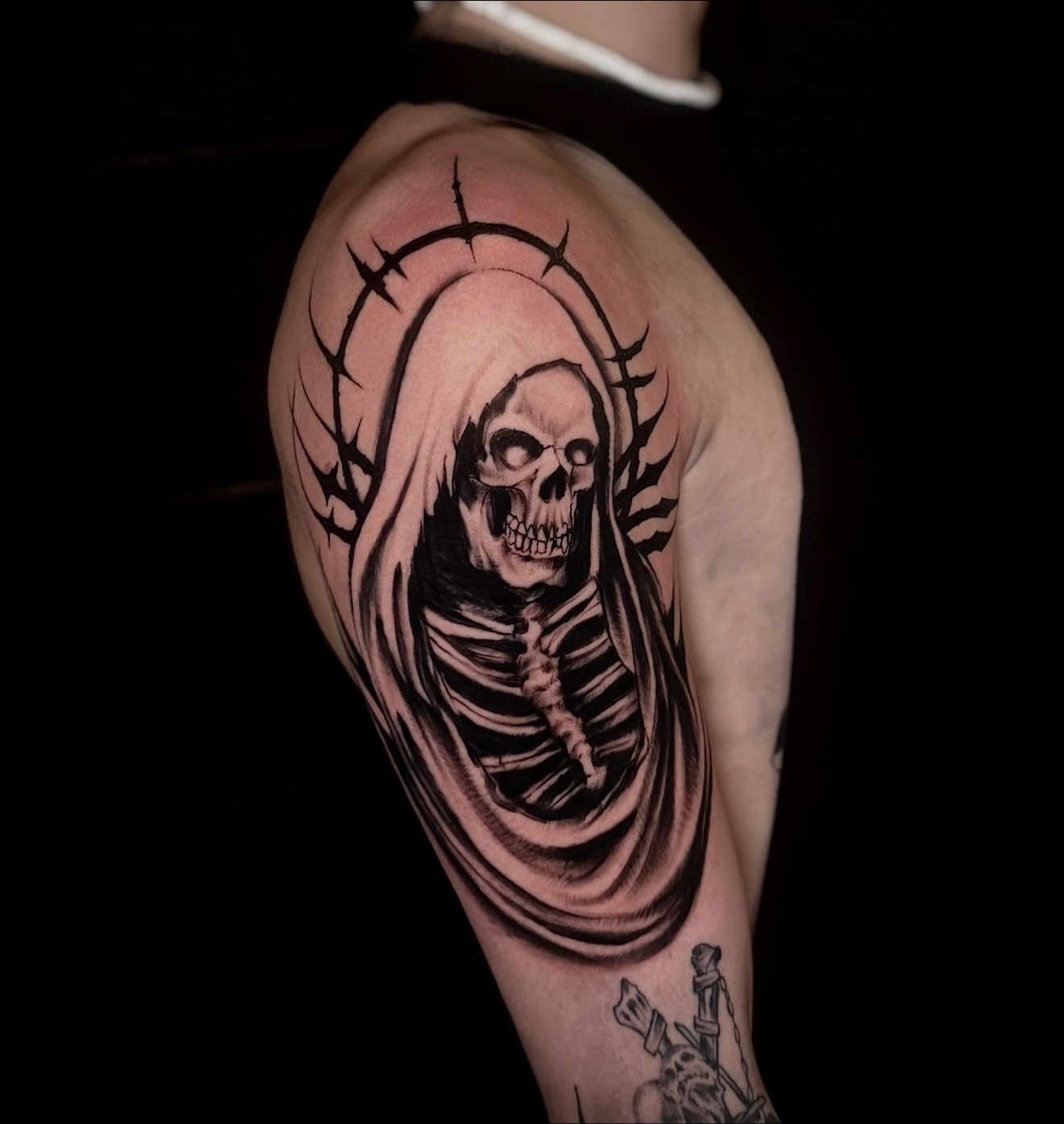 Reaper skeleton realism tattoo on the shoulder by Thomas Martinez