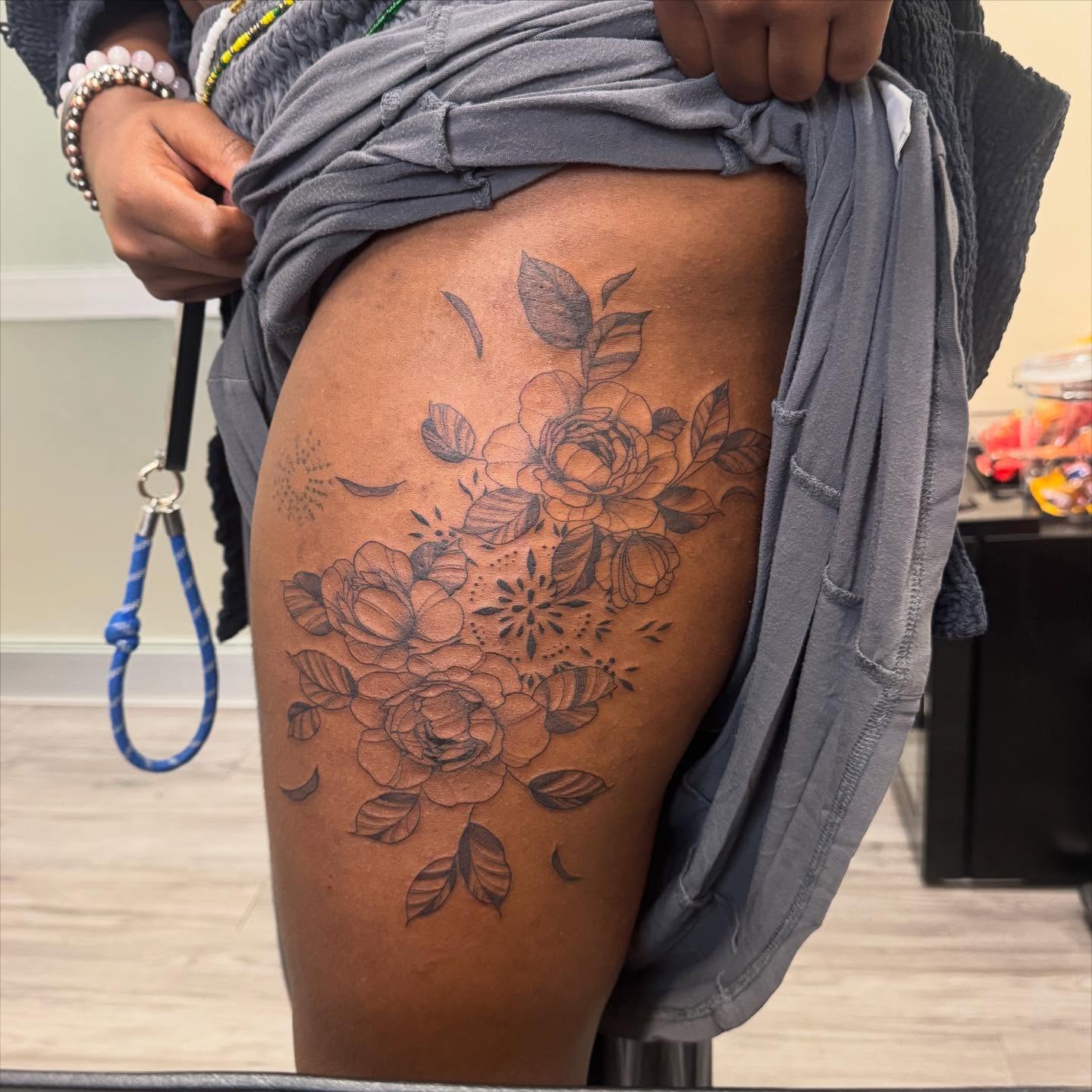 Floral bouquet black and grey tattoo on the thigh by Gladys L.