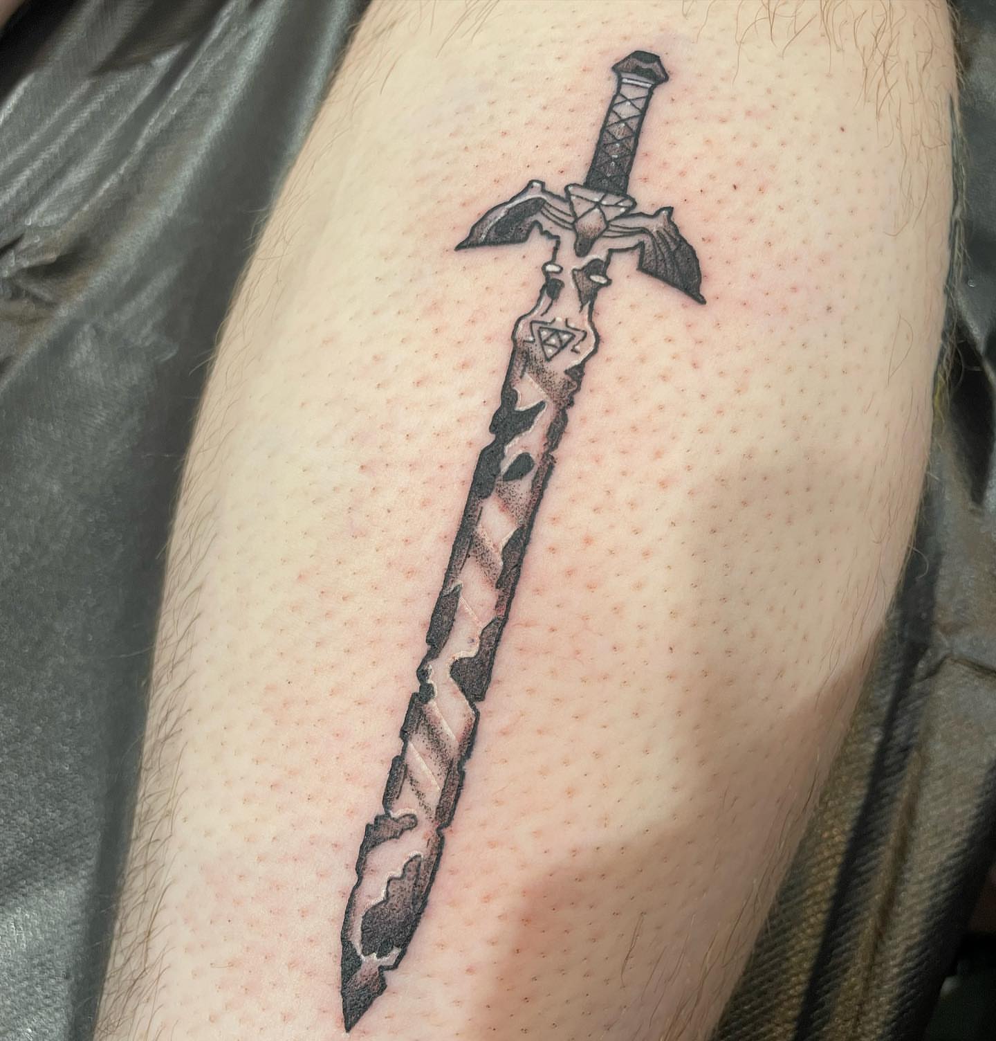 Tattoo by @zetersenn_ink — black_and_grey