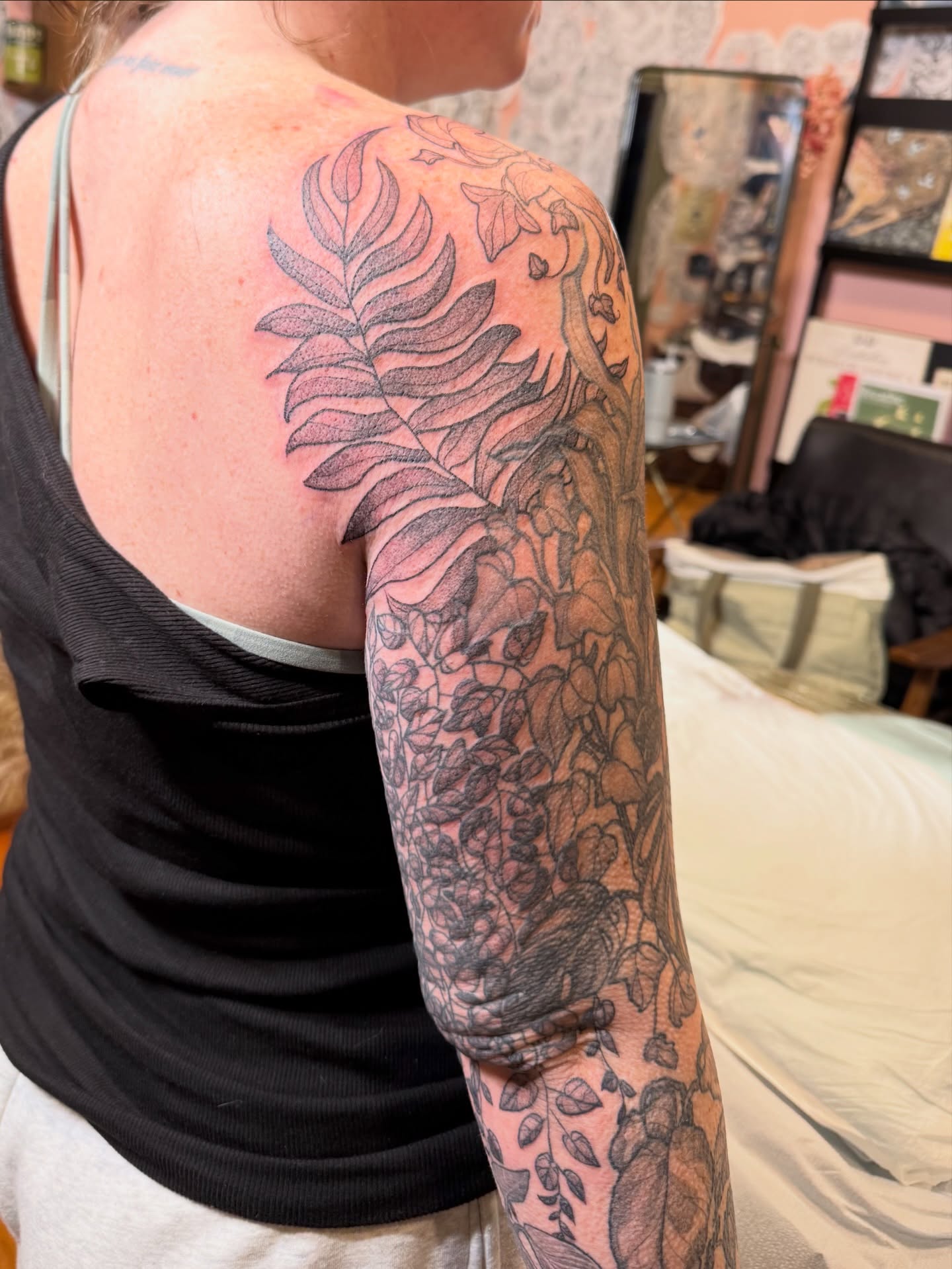 Fern and floral dotwork tattoo on the upper arm by Rebeka Chase [Sobodacha]