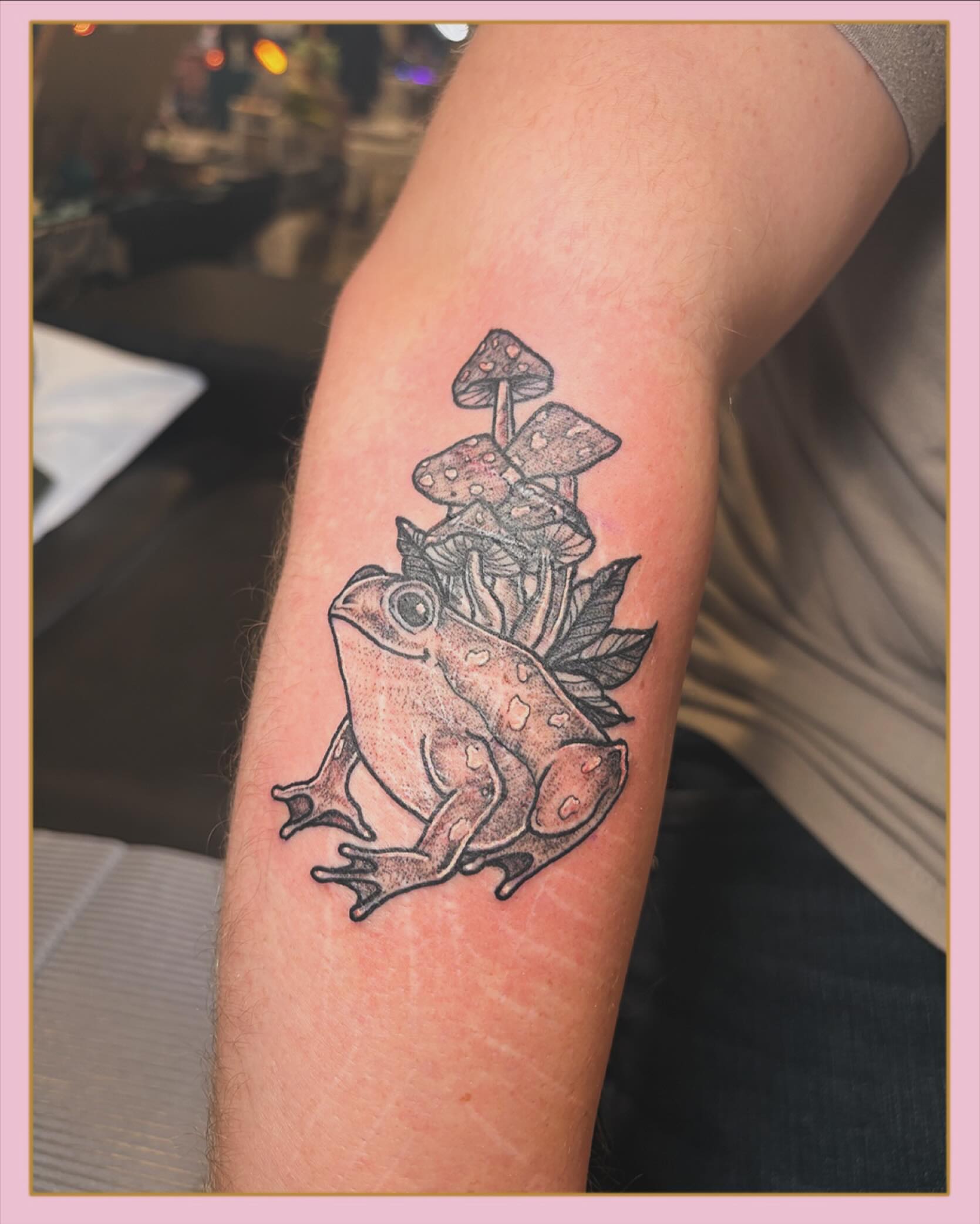 Tattoo by @sumertattoos — dotwork, realism
