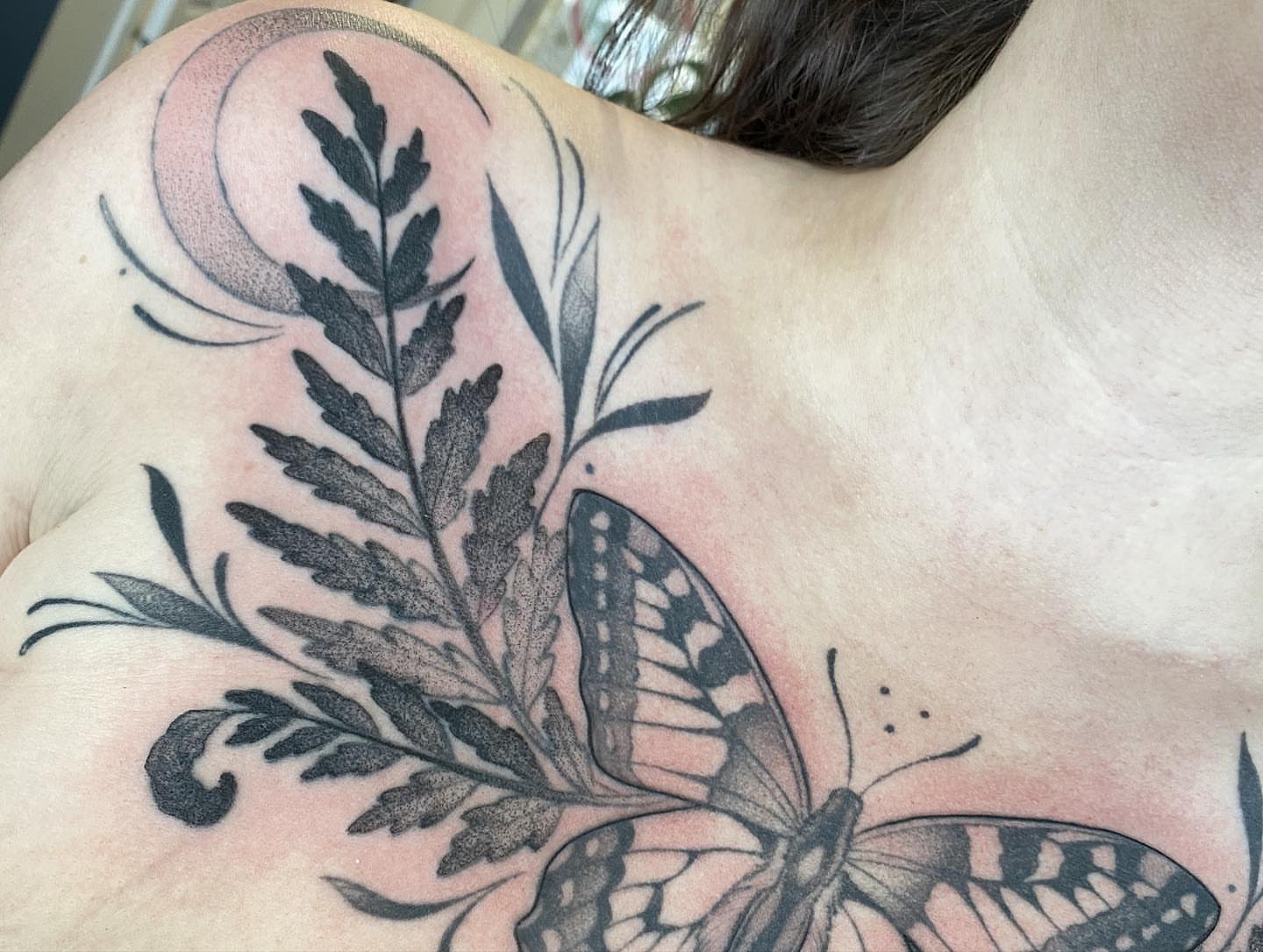 Tattoo by @samilouisetattoos — black_and_grey