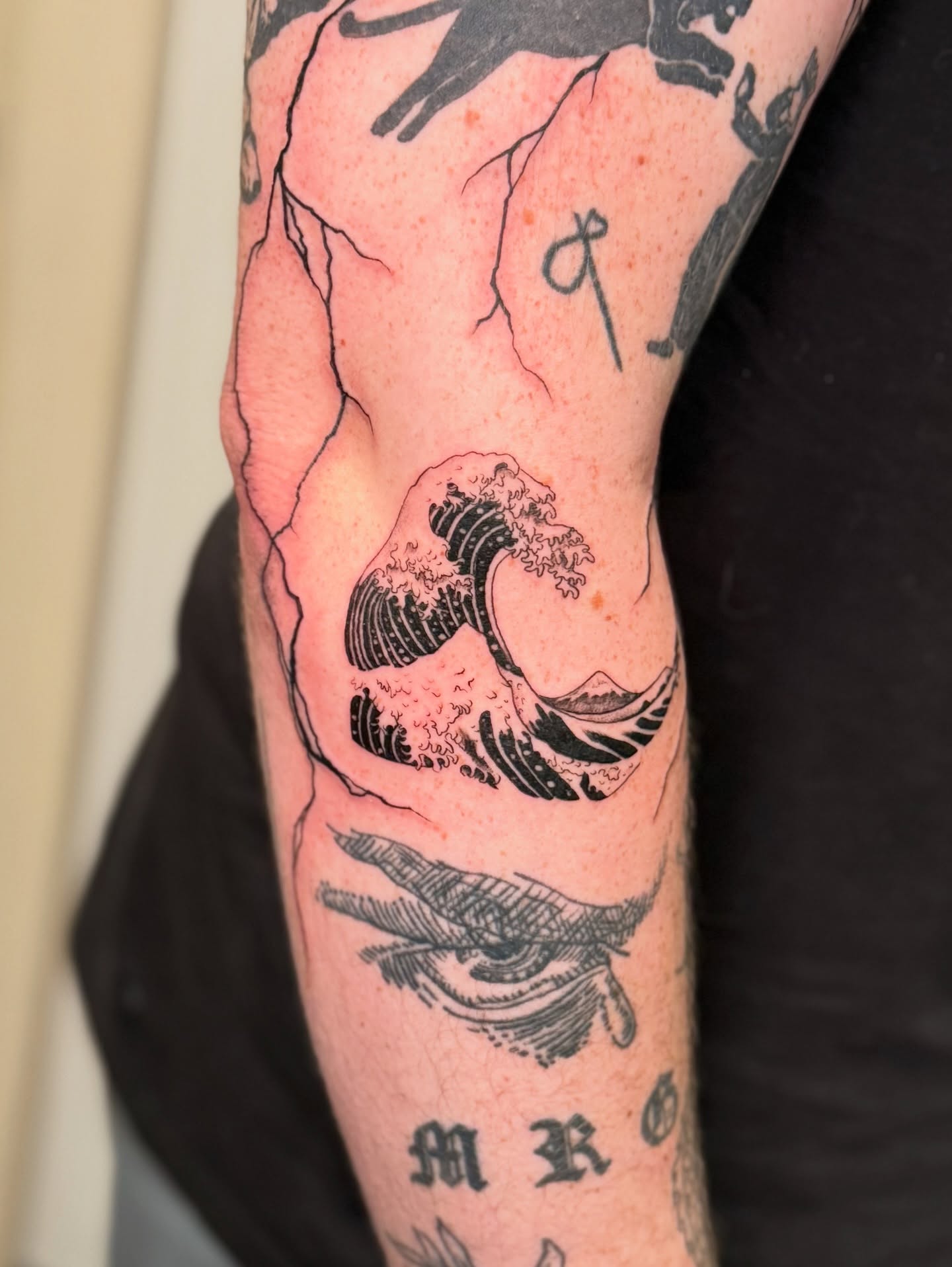 Wave and eye realism tattoo on the forearm by Tatum