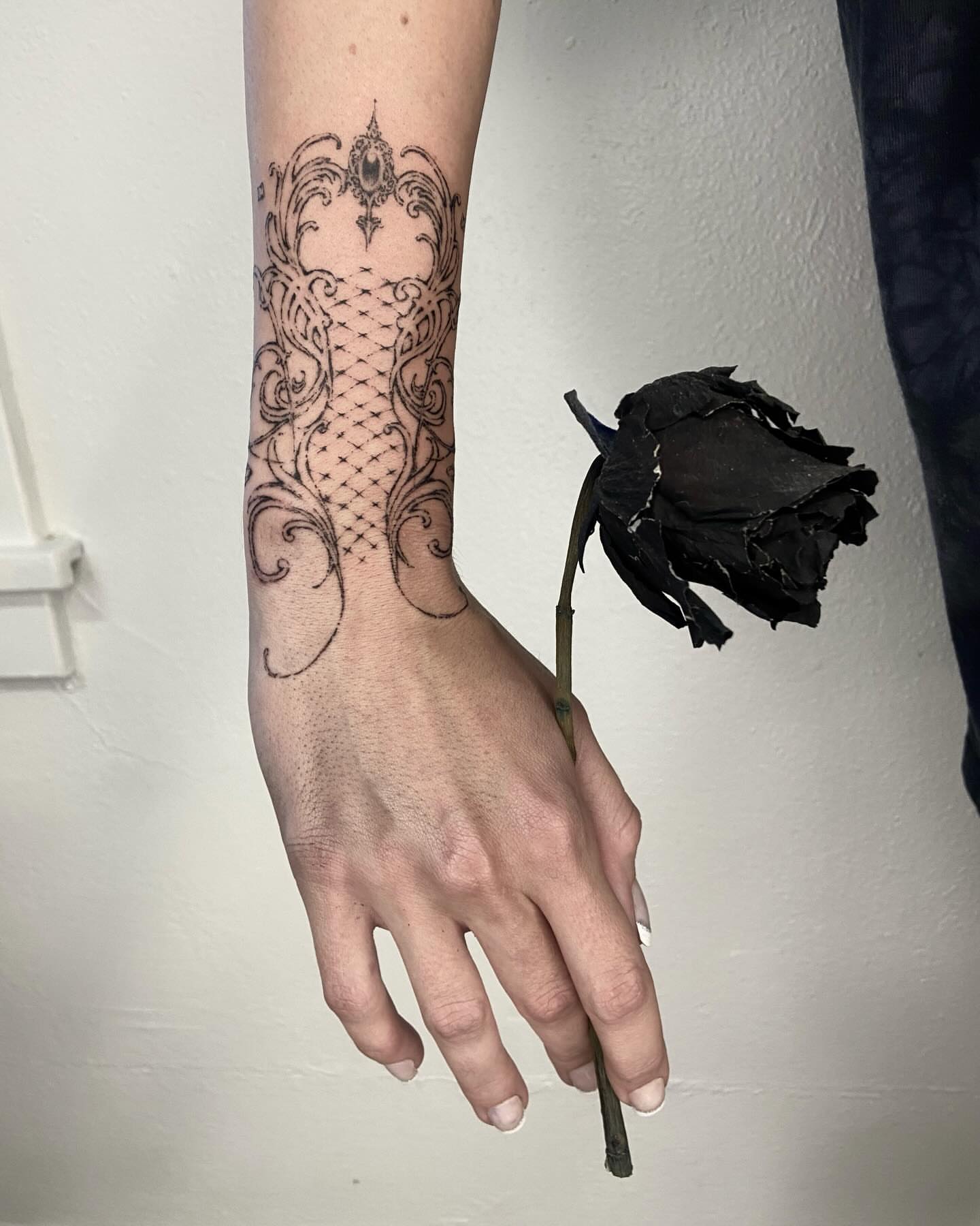 Tattoo by @friedraven_tattoo โ ornamental