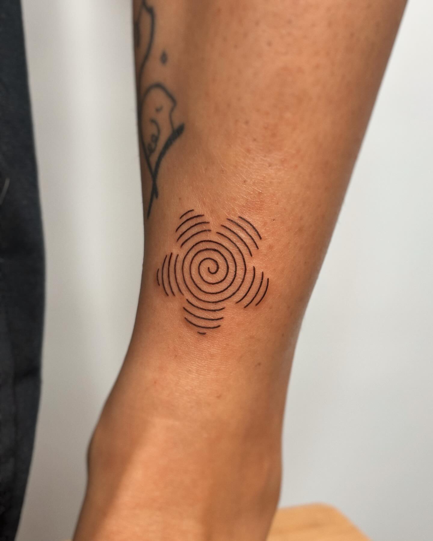 Tattoo by @rouupillon — geometric