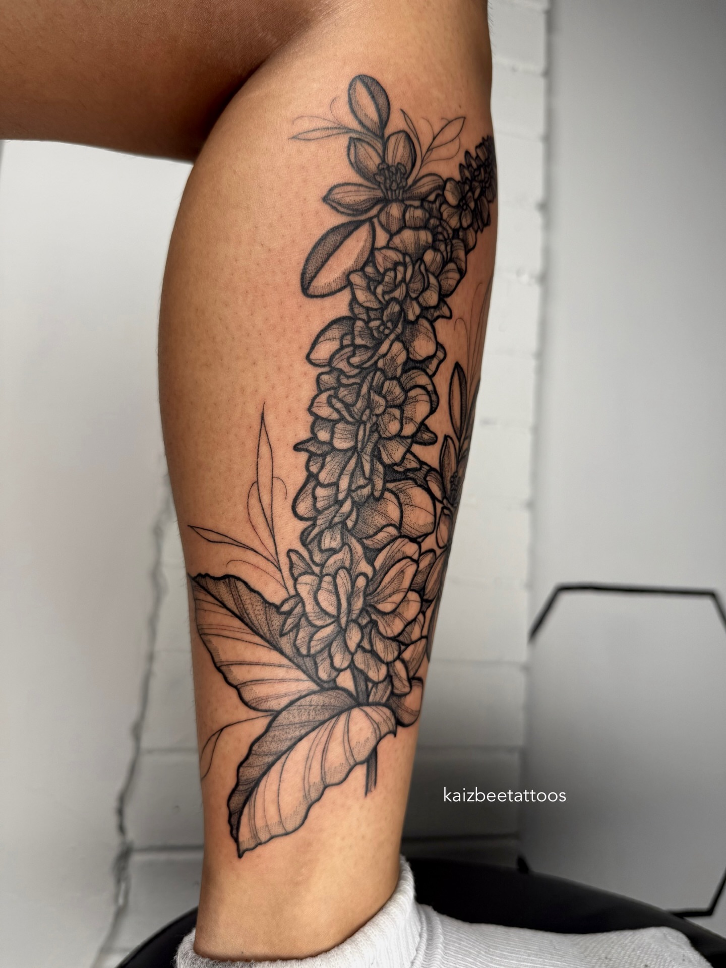 Tattoo by @kaizbeetattoos — black_and_grey