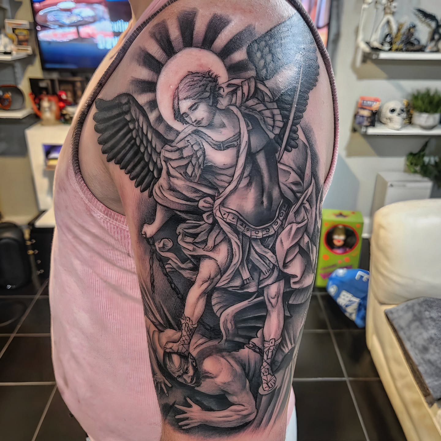 Angel realism tattoo on the upper arm by "El Jose" Tattoo