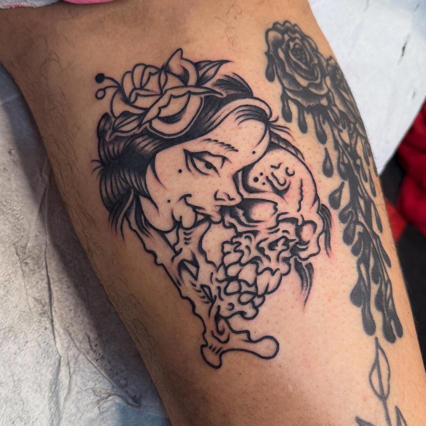 Woman with roses black and grey tattoo on the thigh by clay🚀