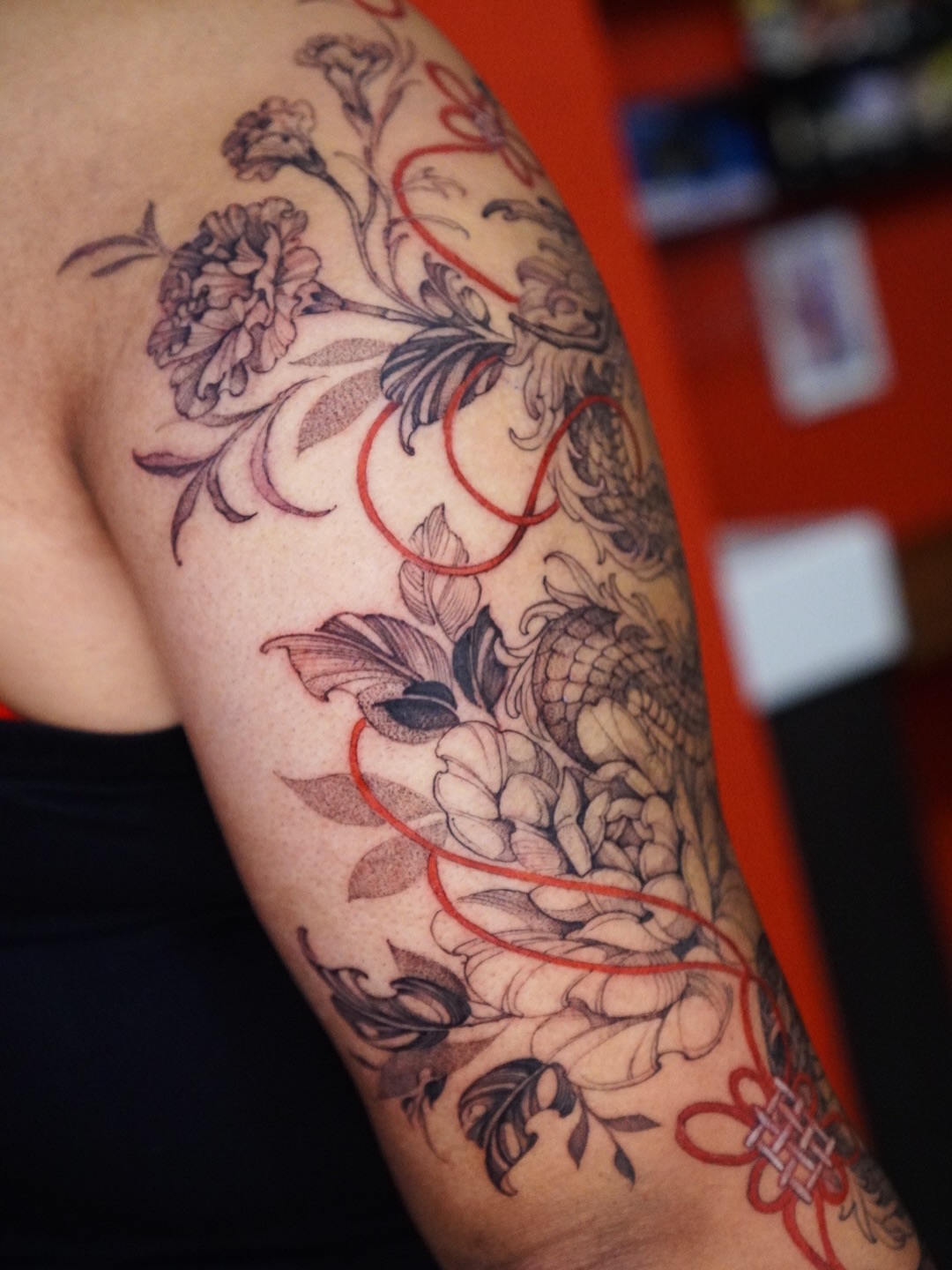 Floral arrangement ornamental tattoo on the upper arm by 🌛 Lê Huỳnh🌜, Dallas, Texas