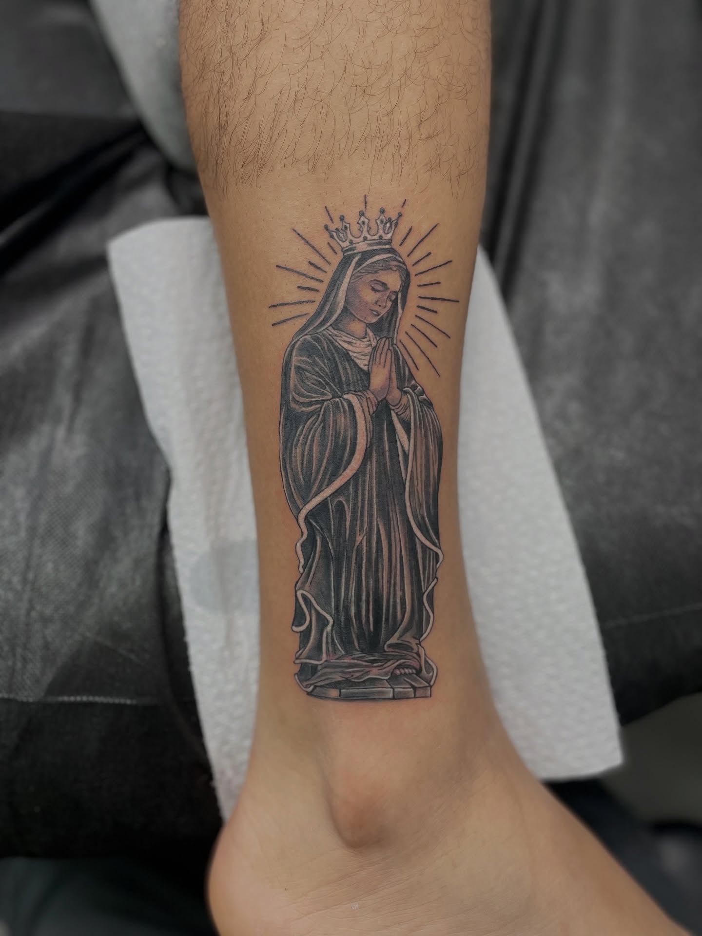 Tattoo by @taylormadeinkco — black_and_grey