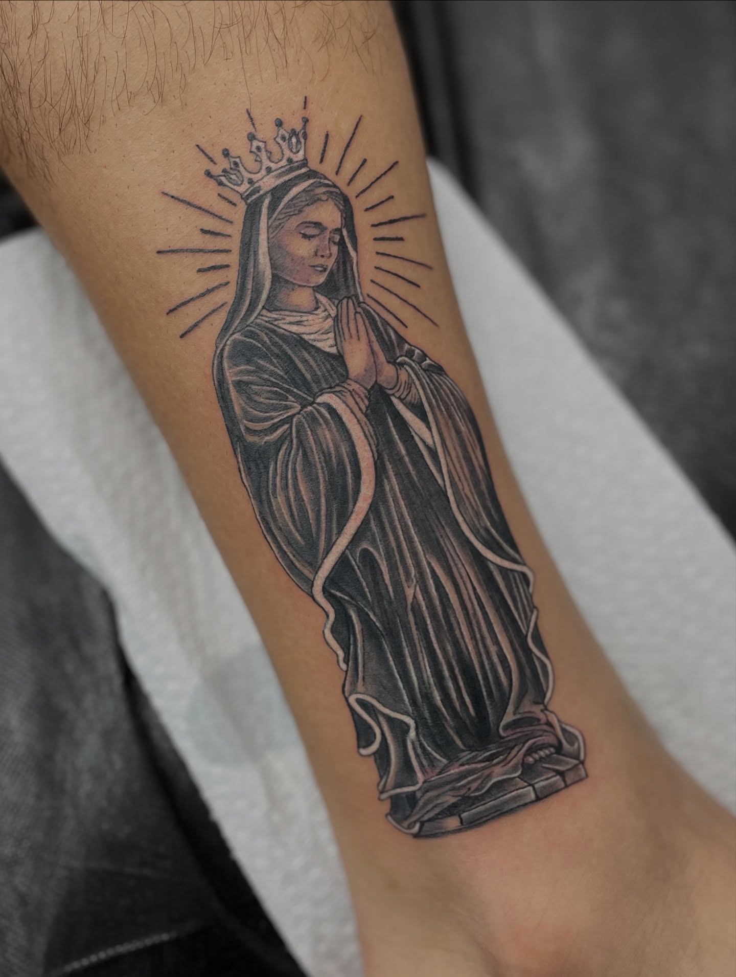 Tattoo by @taylormadeinkco — black_and_grey