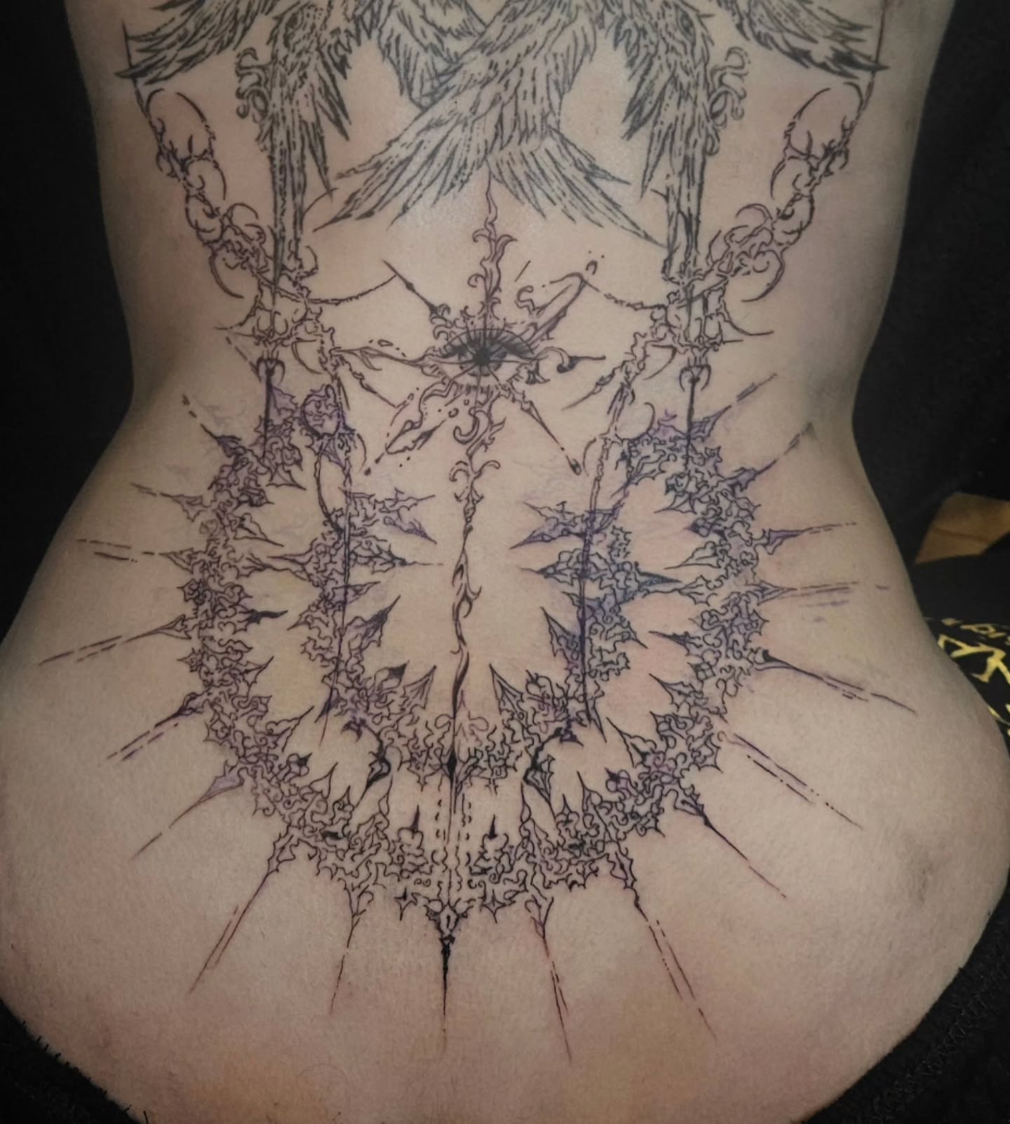 Thorn pattern black and grey tattoo on the torso by Lee!
