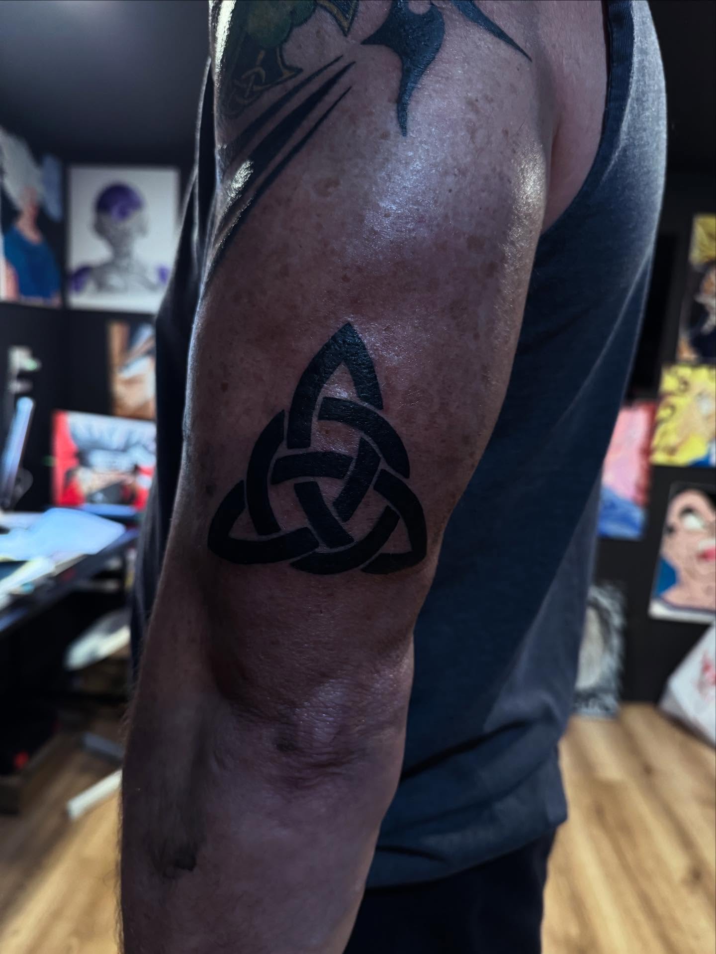 Tattoo by @tattoos_byoso β geometric