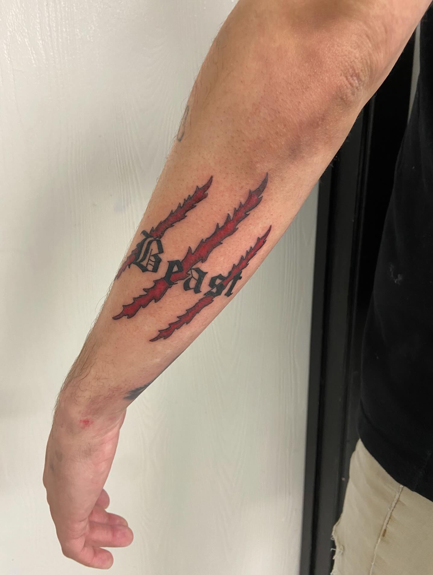 Claw marks black and grey tattoo on the forearm by Sophia