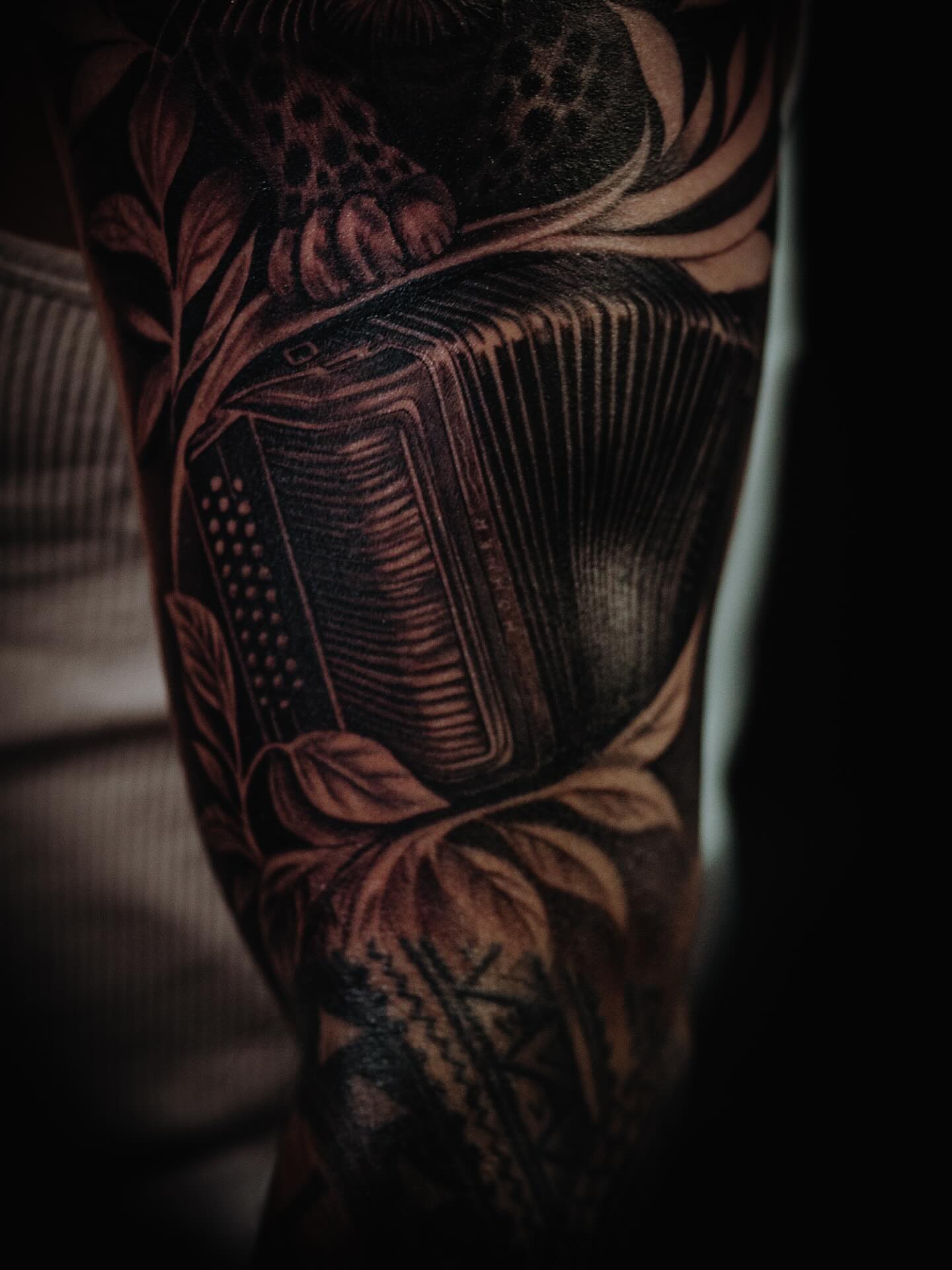 Tattoo by @danielruiz_art — black_and_grey