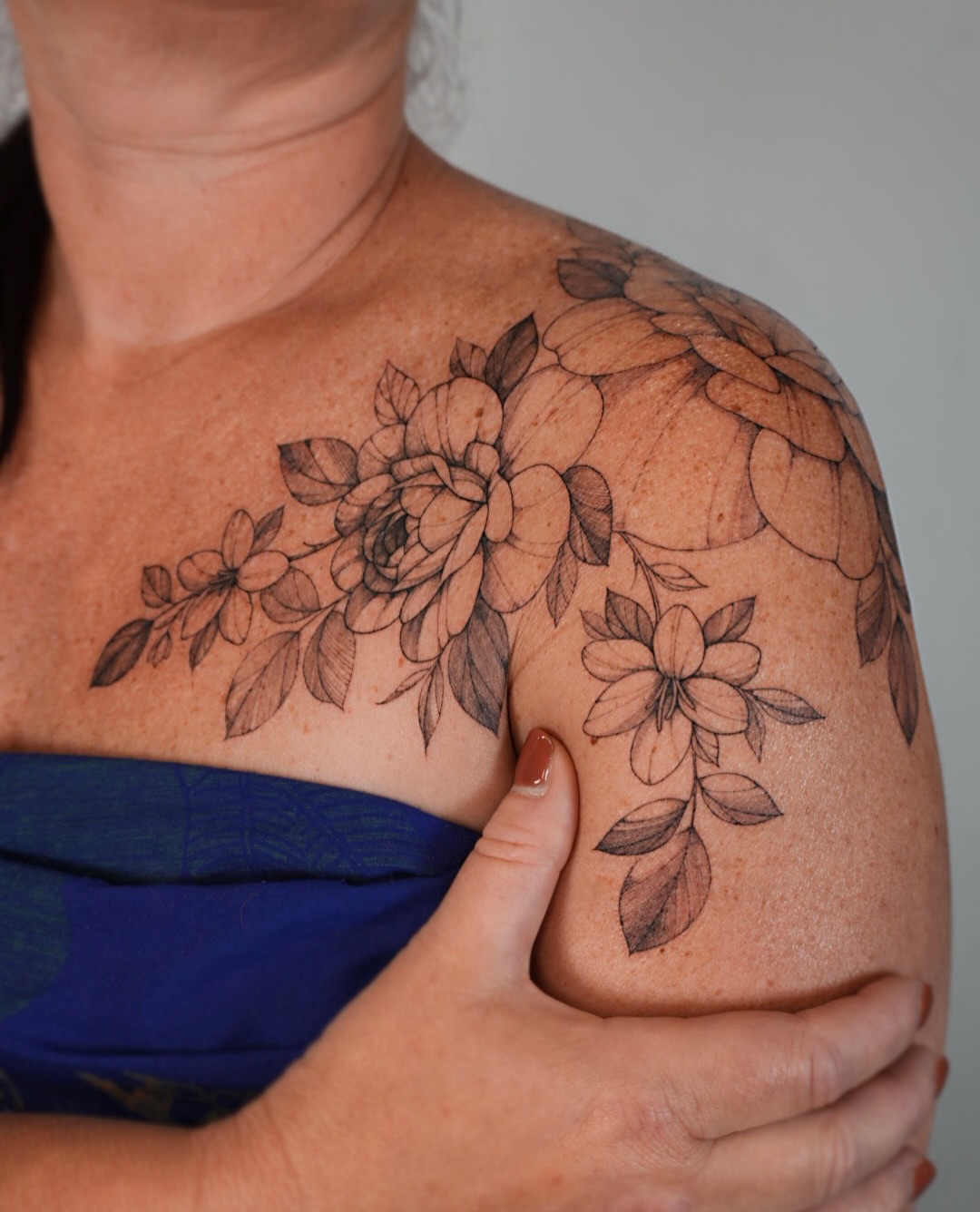 Floral bouquet black and grey tattoo on the shoulder by Hyn[hin]