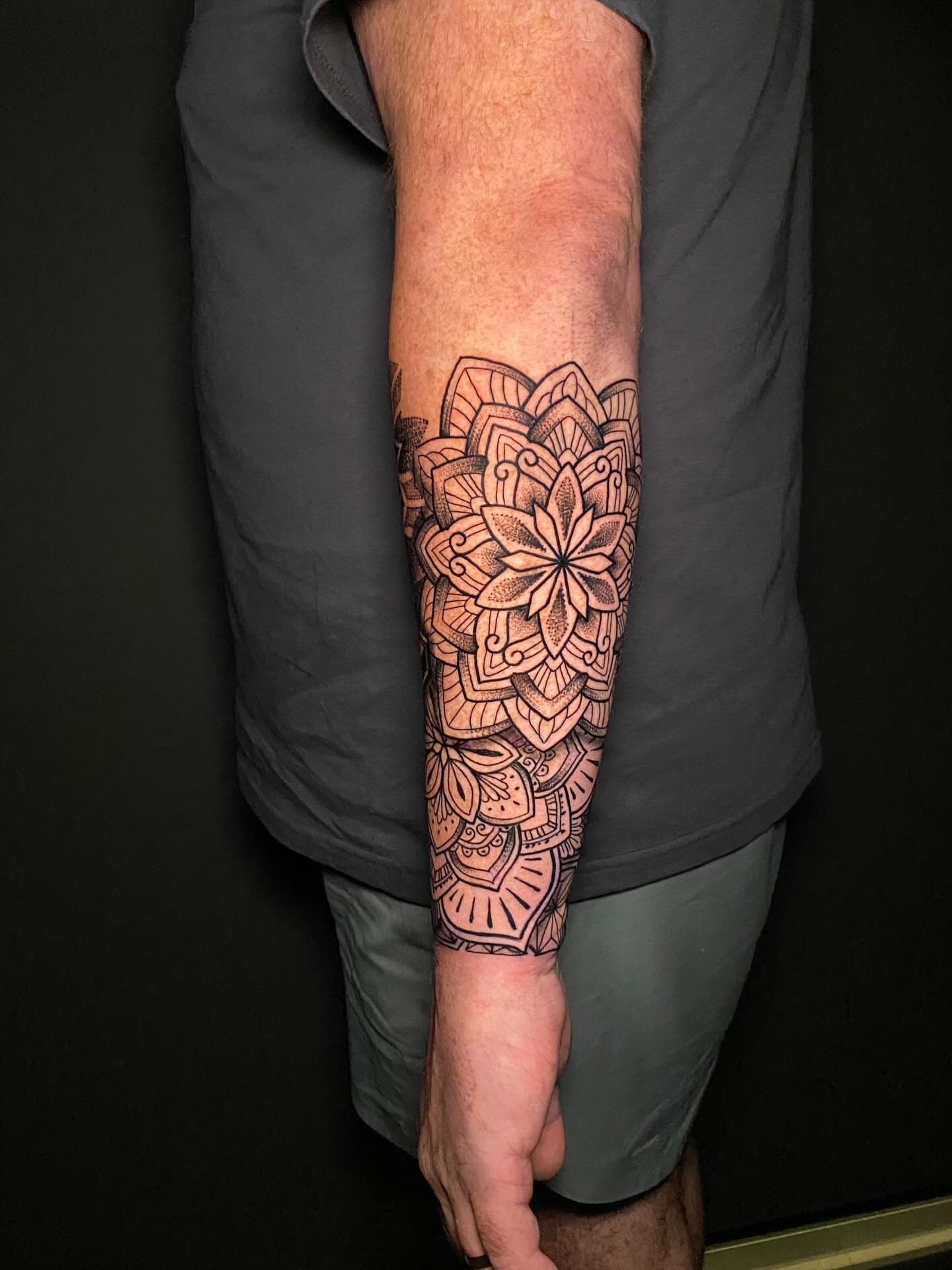 Mandala geometric tattoo on the forearm by @dom_macio_tattoo