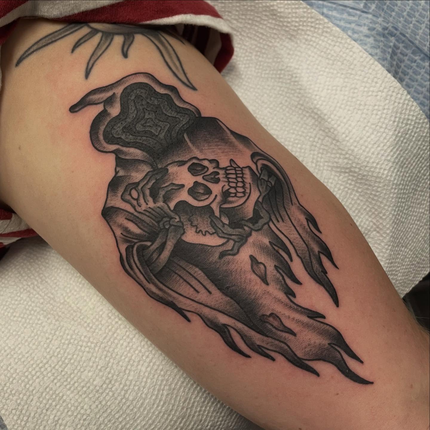 Flame and skull black and grey tattoo on the forearm by Andres Patino 🇪🇨🇺🇸