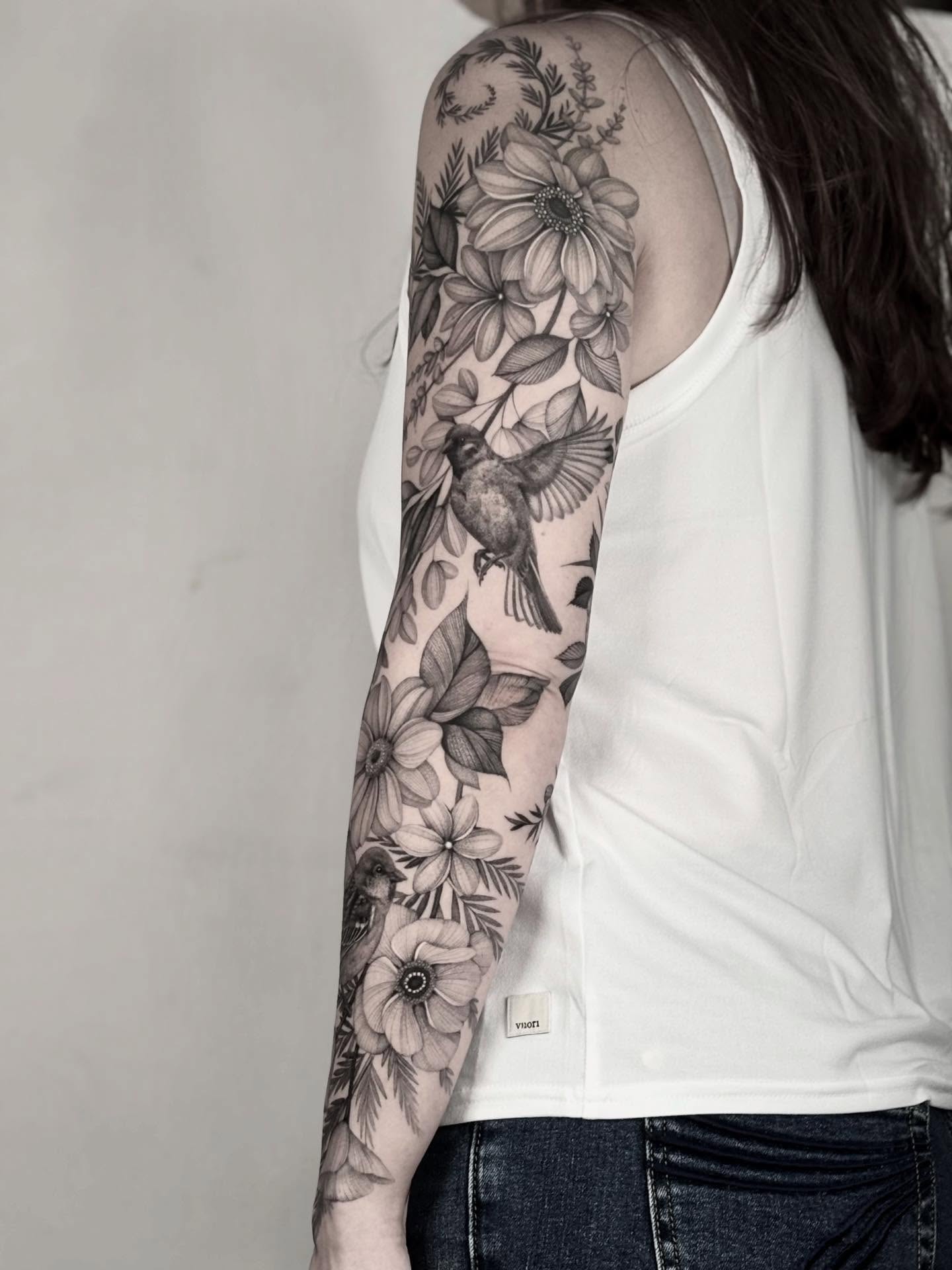 Floral and bird realism tattoo on the upper arm by Brittney Naami, San Francisco, California
