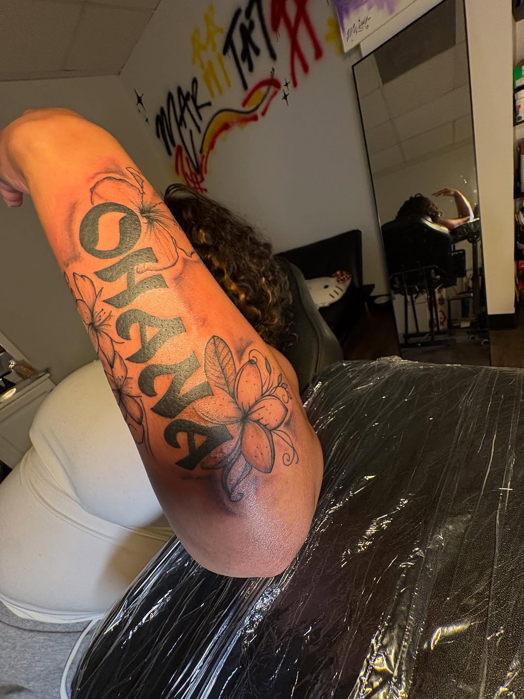 Ohana with flowers lettering tattoo on the forearm by Barbie Mari ๐
โญ๏ธ